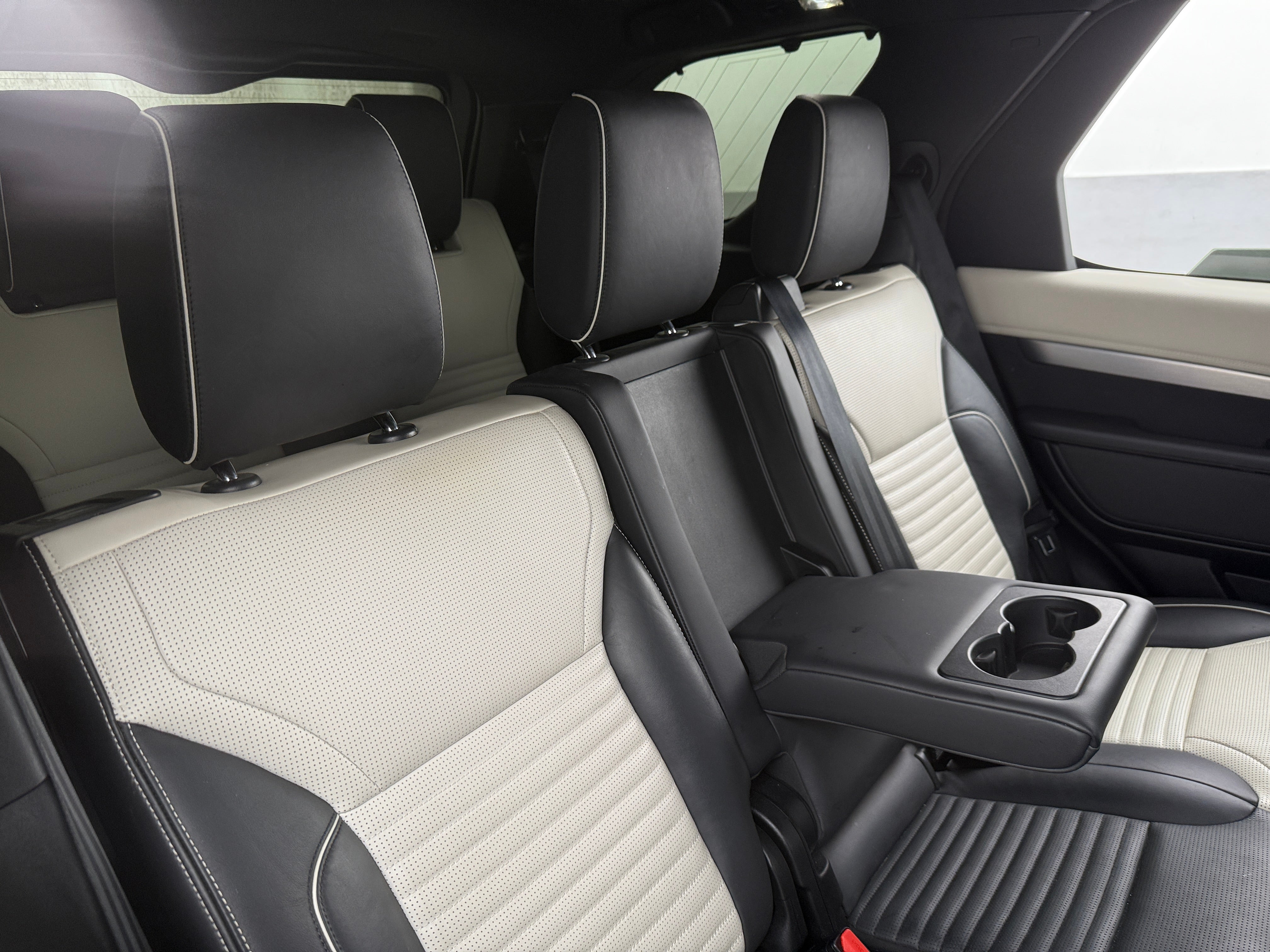 2021 Land Rover Discovery R-Dynamic S 5