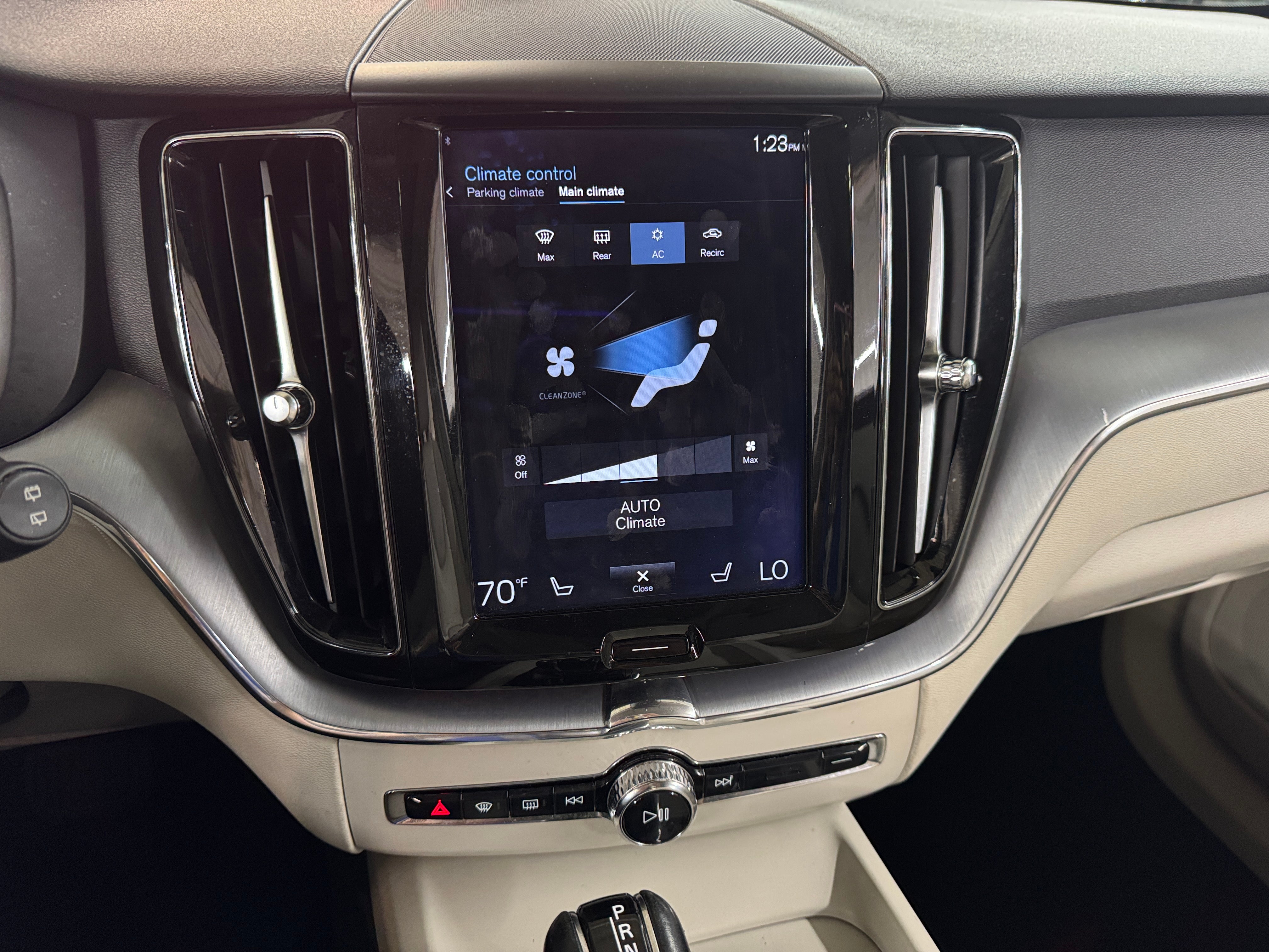 2018 Volvo XC60 T5 Momentum 3