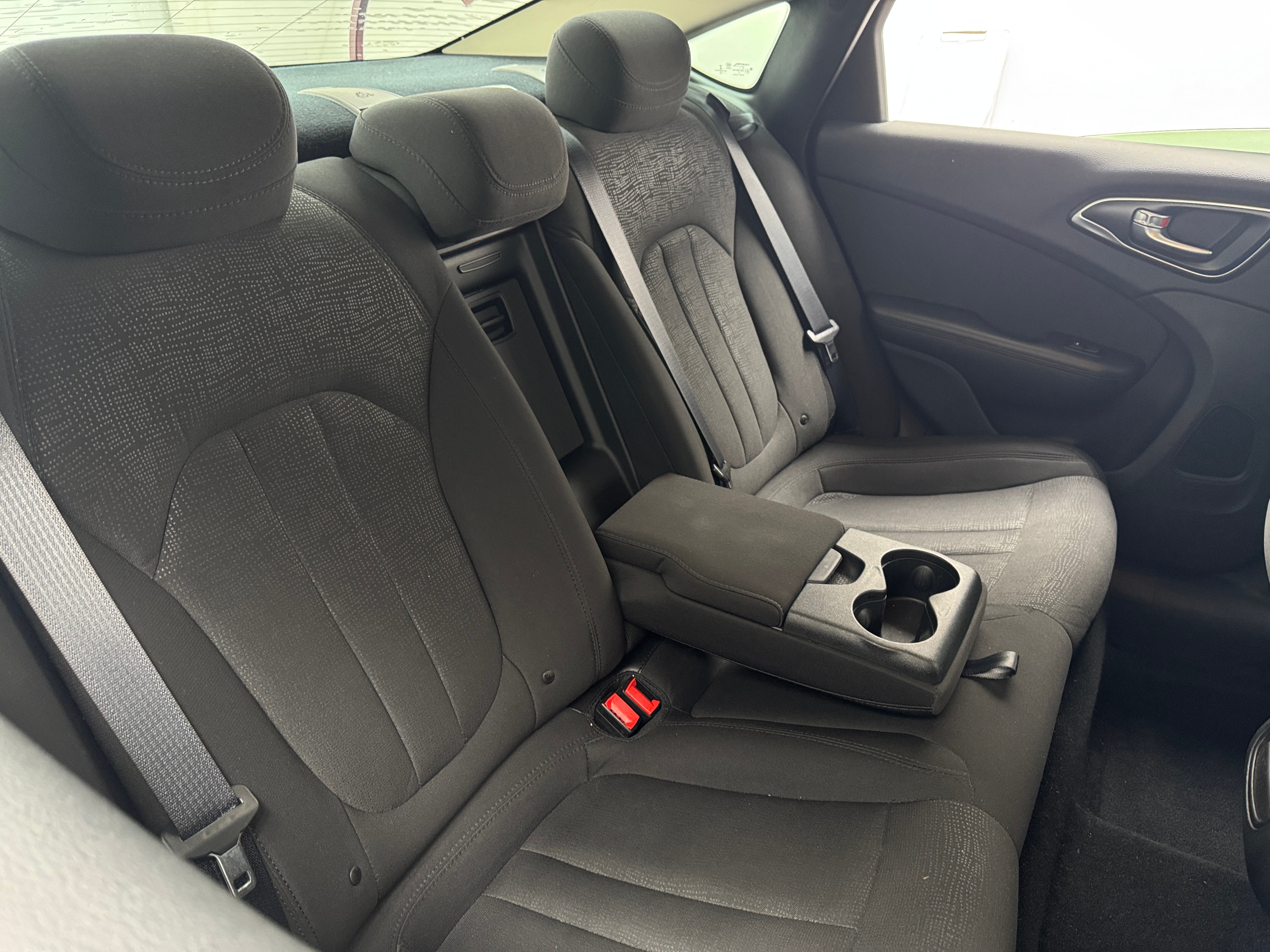 2016 Chrysler 200 Limited 6