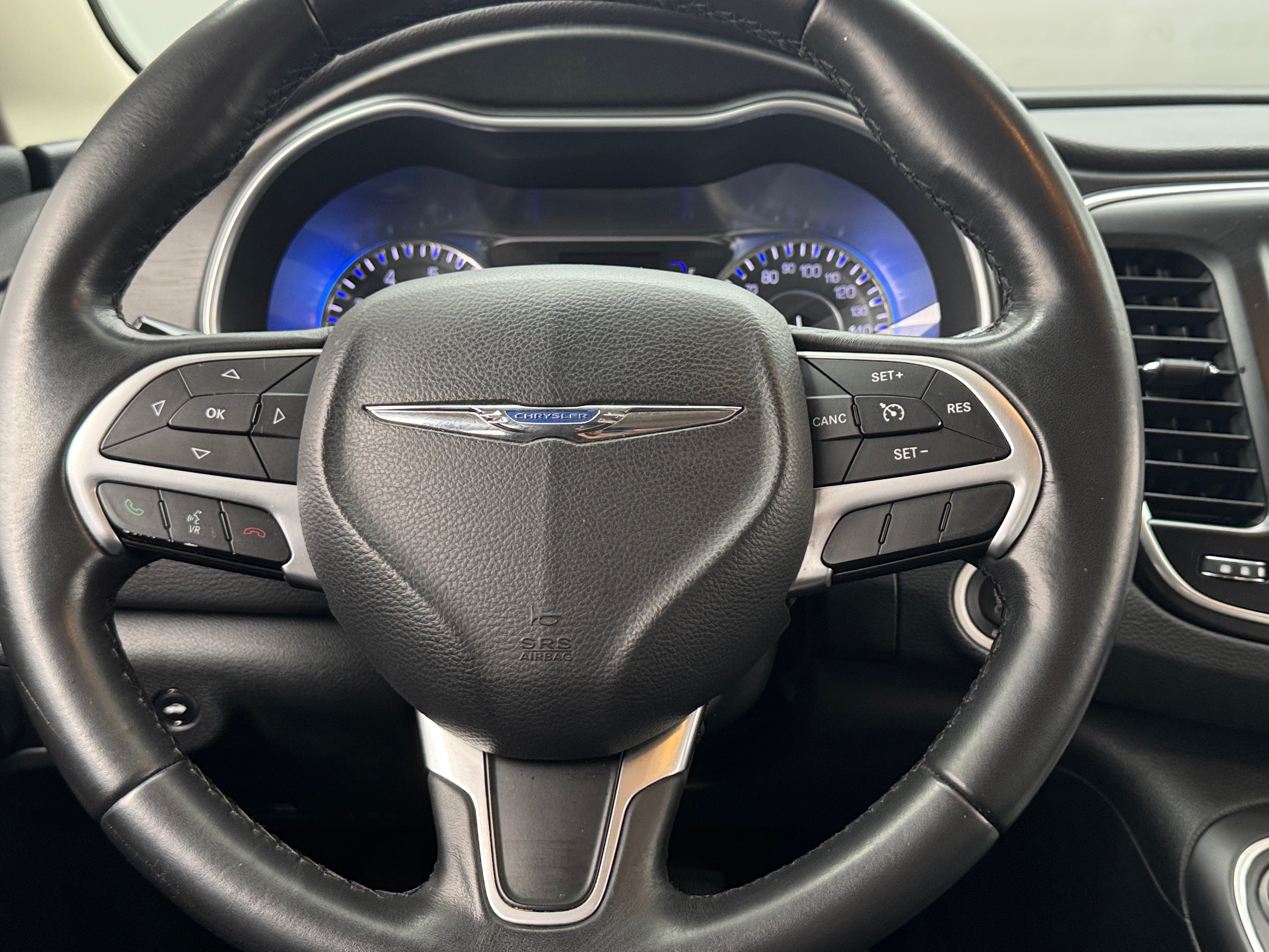 2016 Chrysler 200 Limited 5