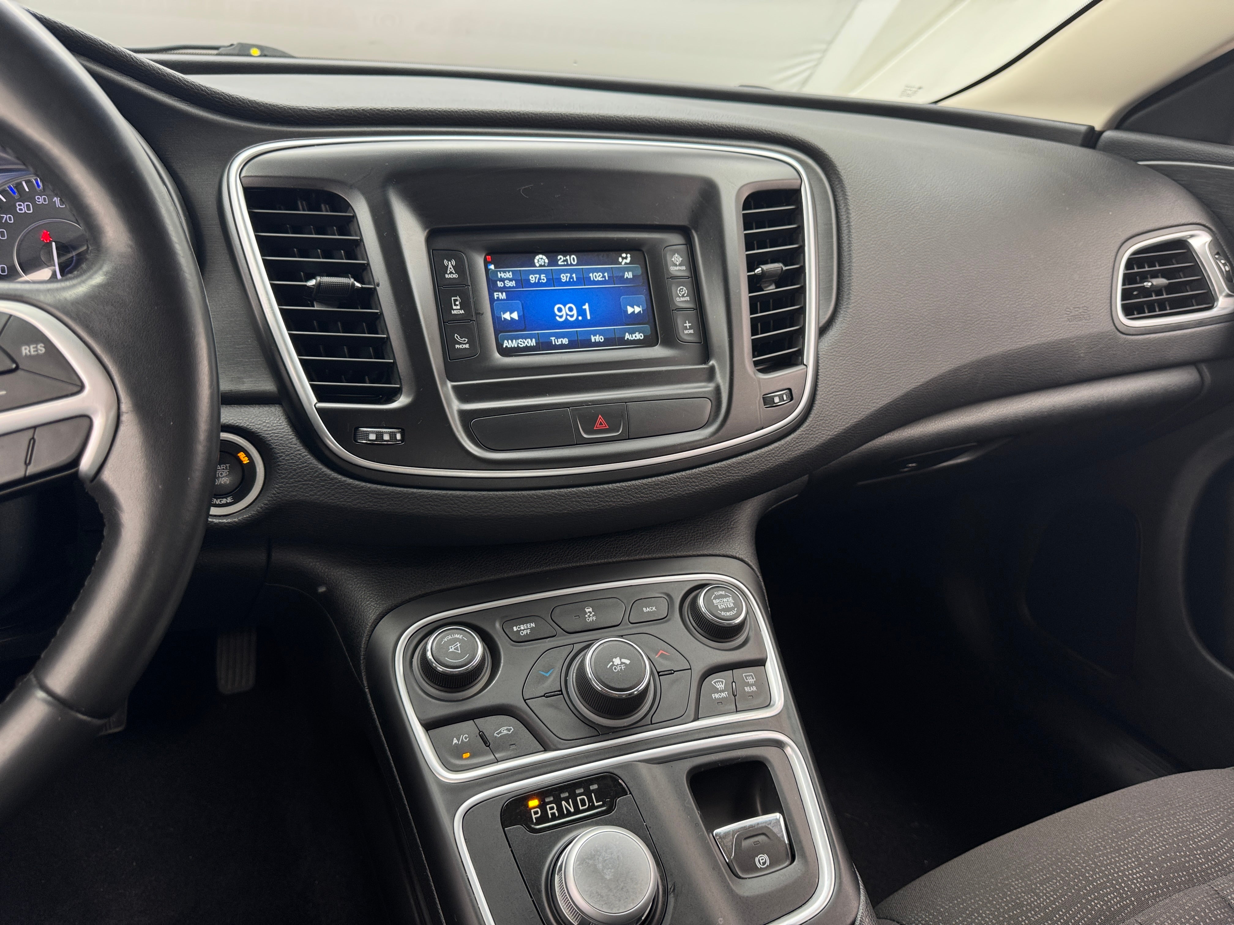 2016 Chrysler 200 Limited 4