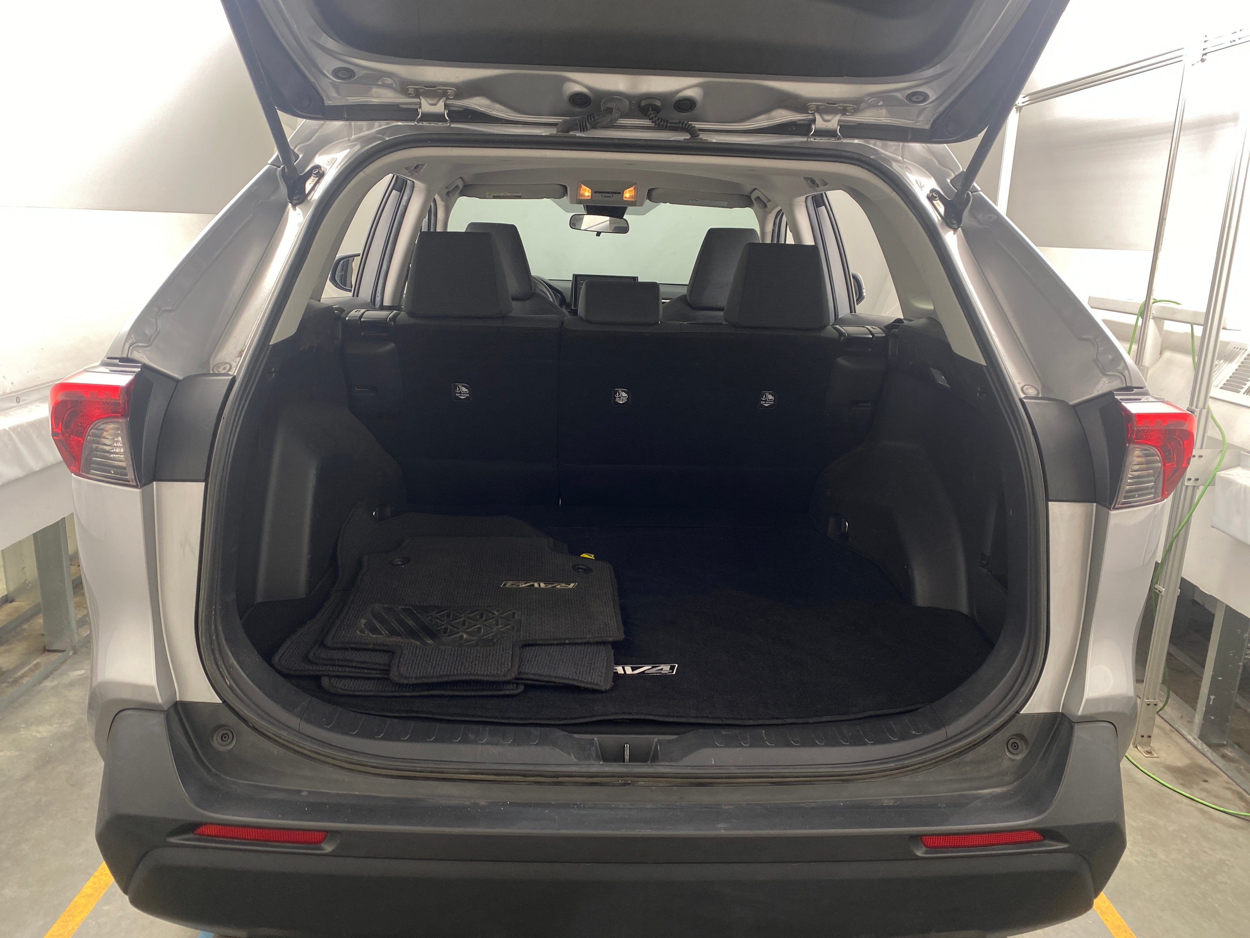 2021 Toyota RAV4 LE 7