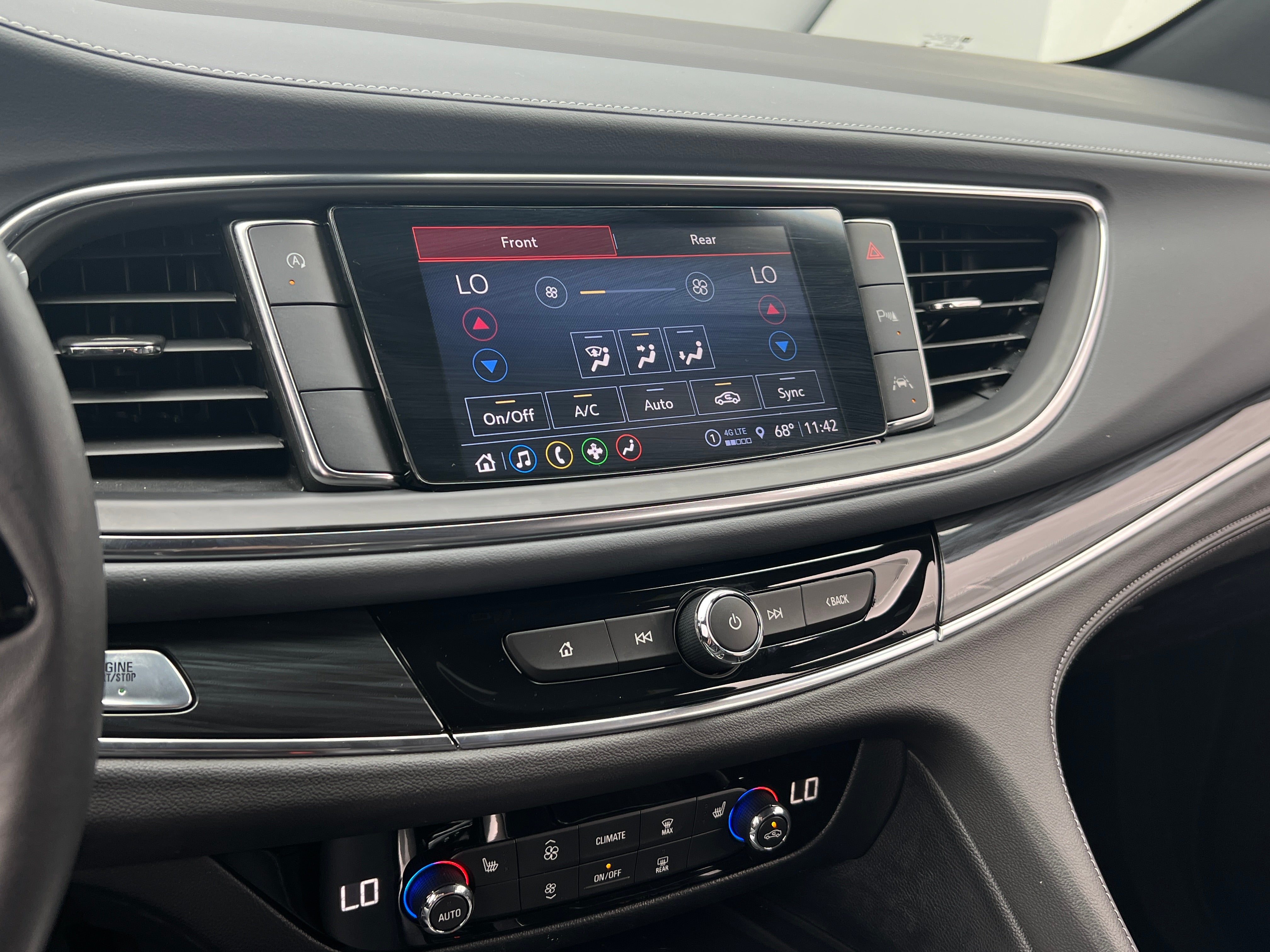 2024 Buick Enclave Essence 3