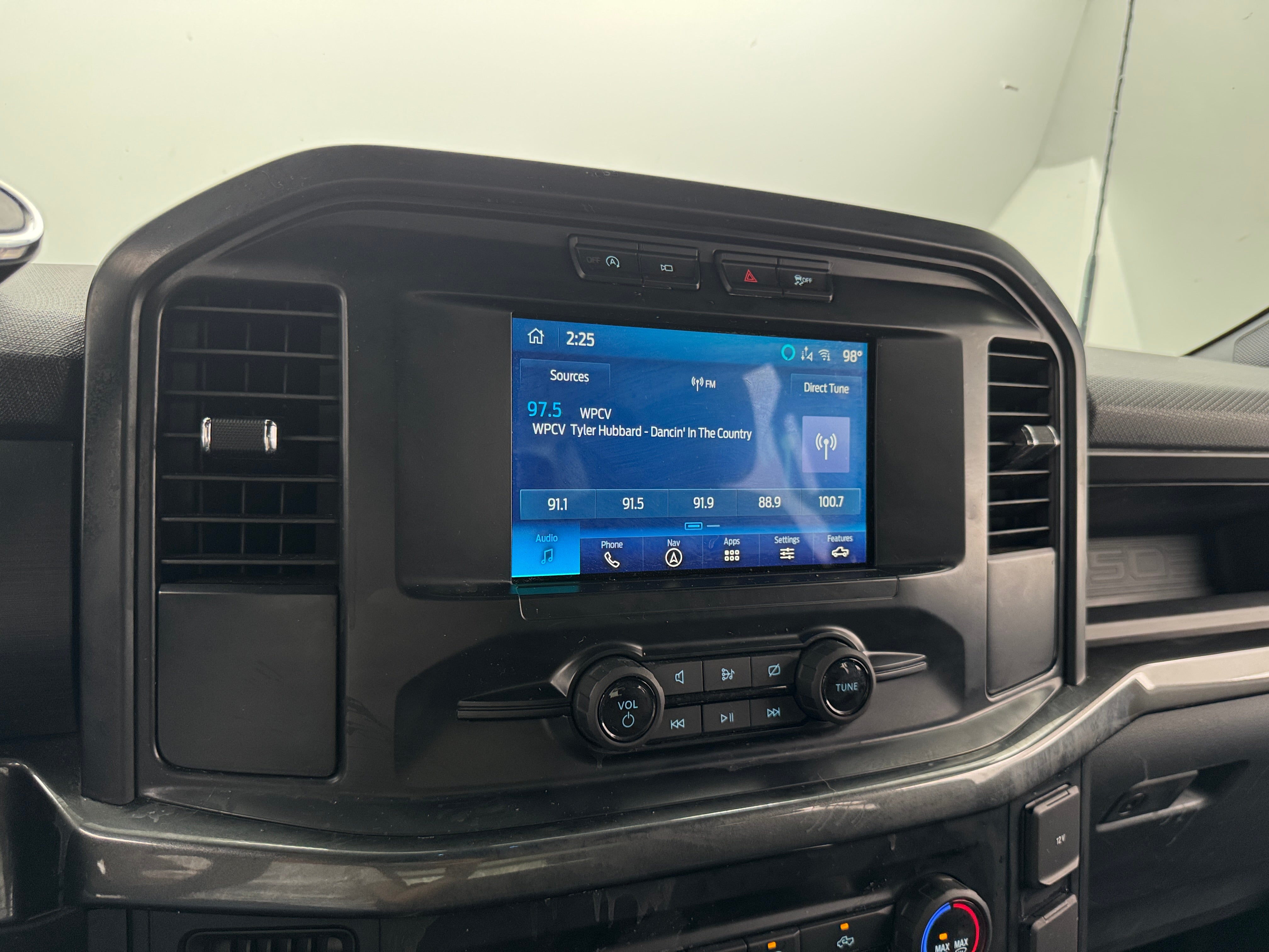 2023 Ford Econoline E-150 4
