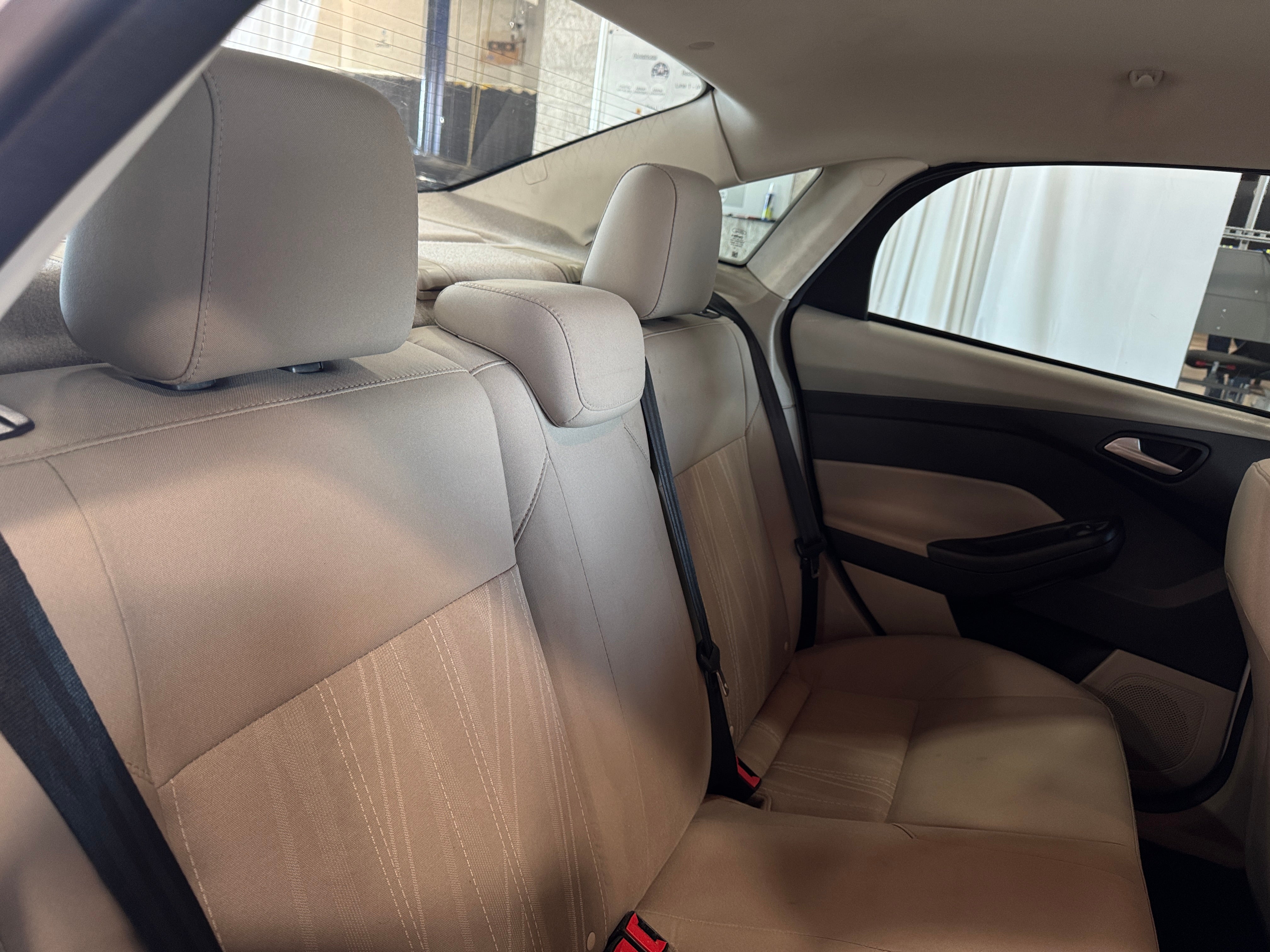 2017 Ford Focus SE 6