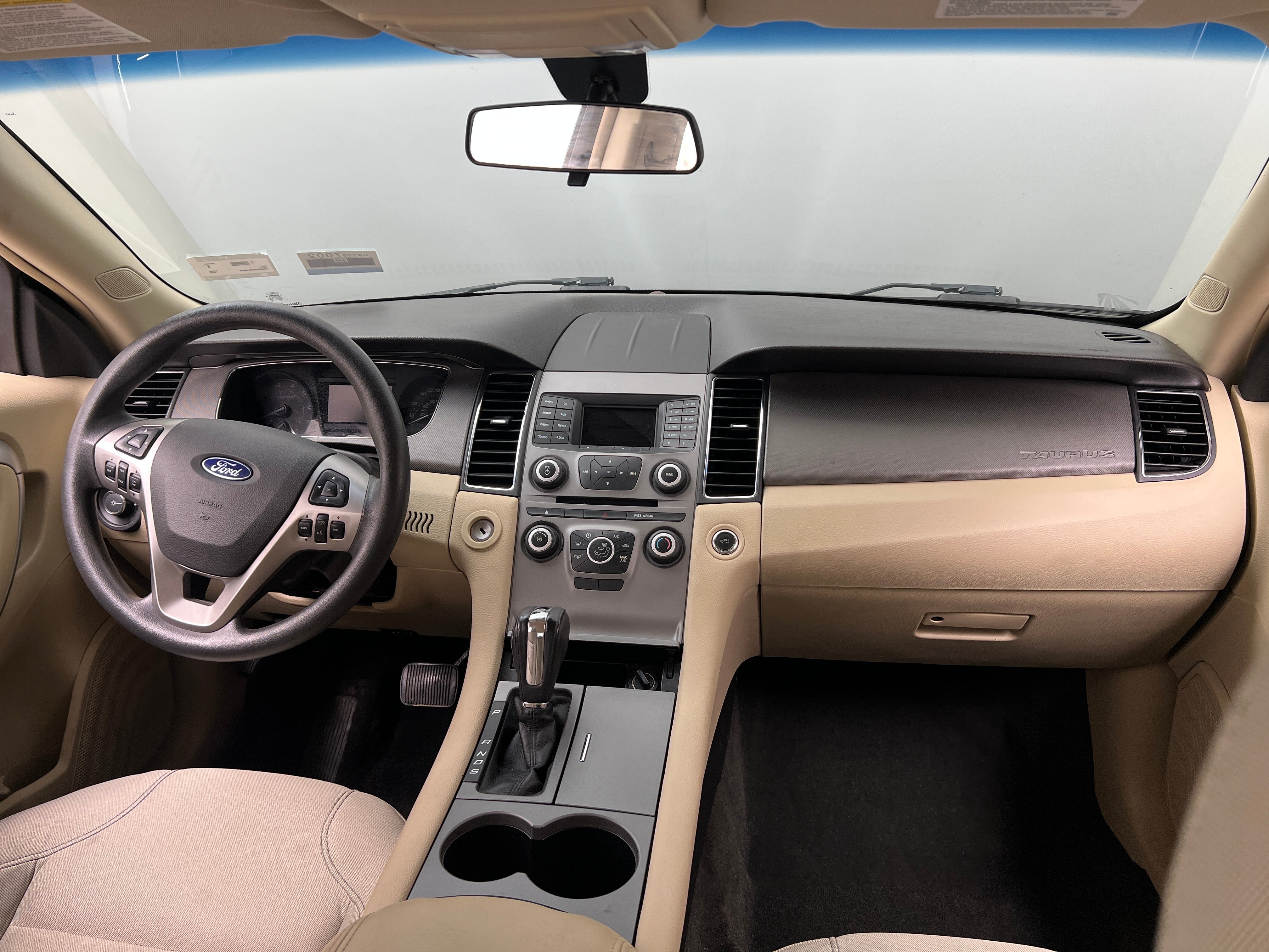 2016 Ford Taurus SE 3