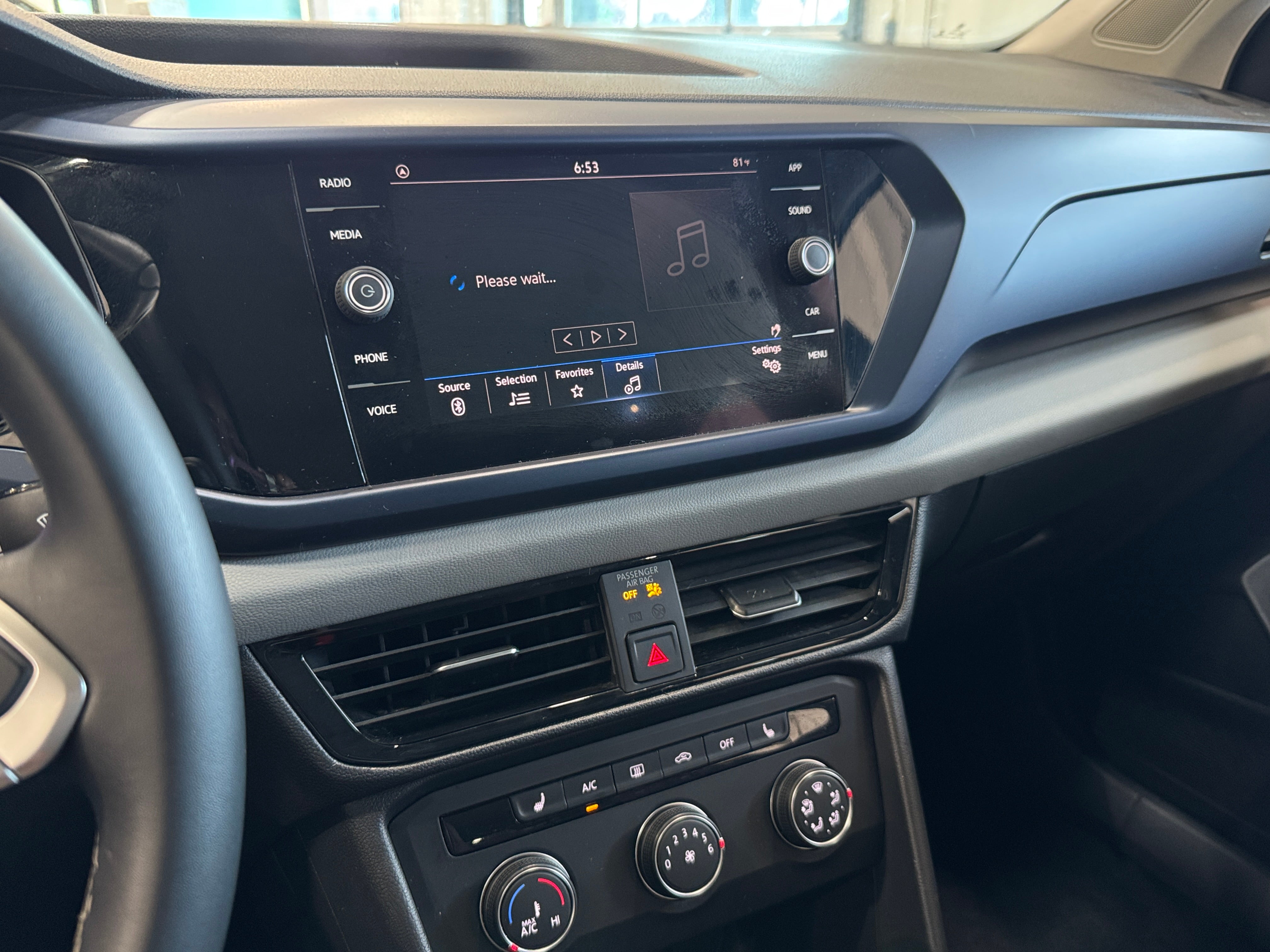 2022 Volkswagen Taos SE 3