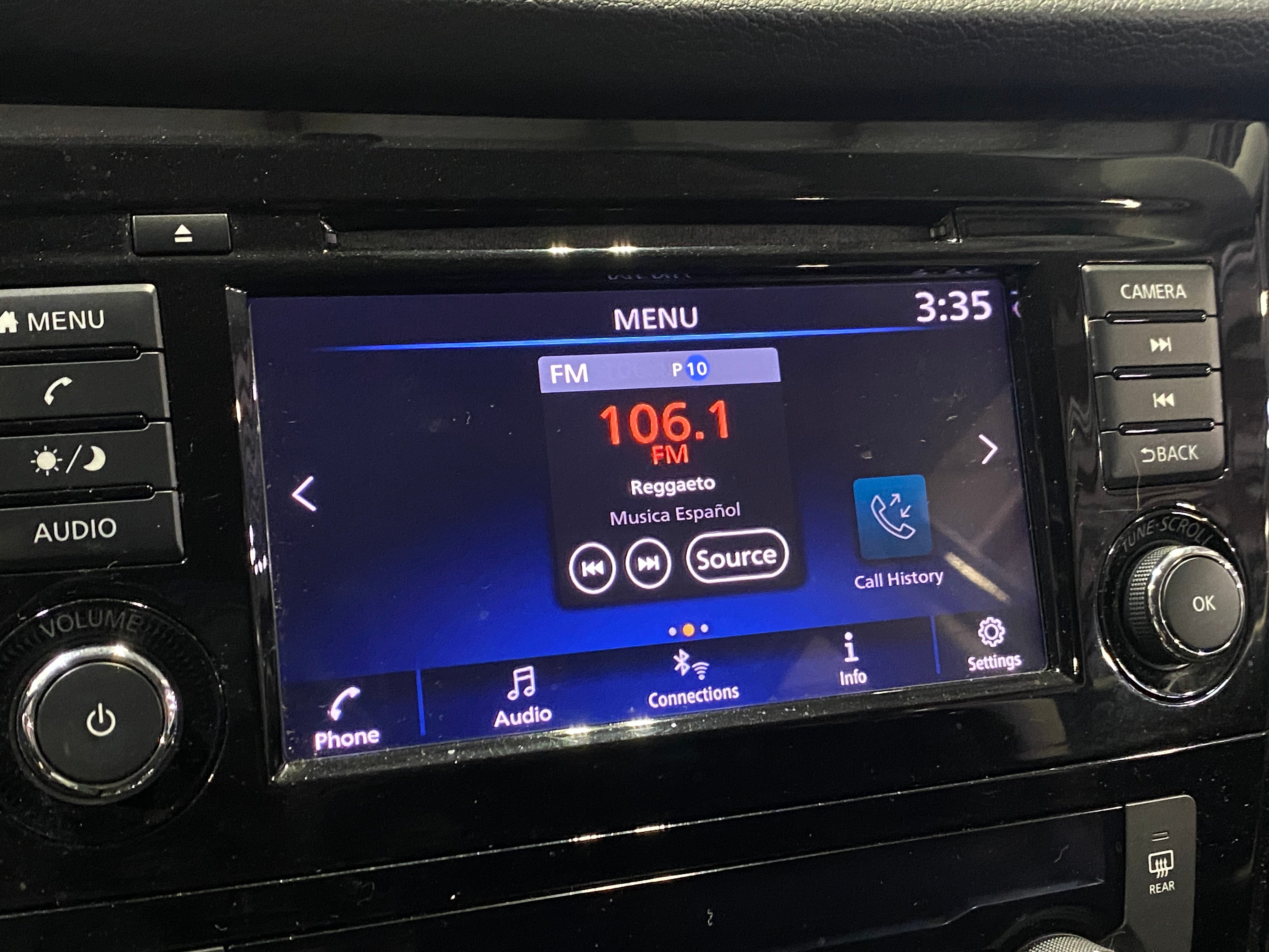2018 Nissan Rogue SV 4