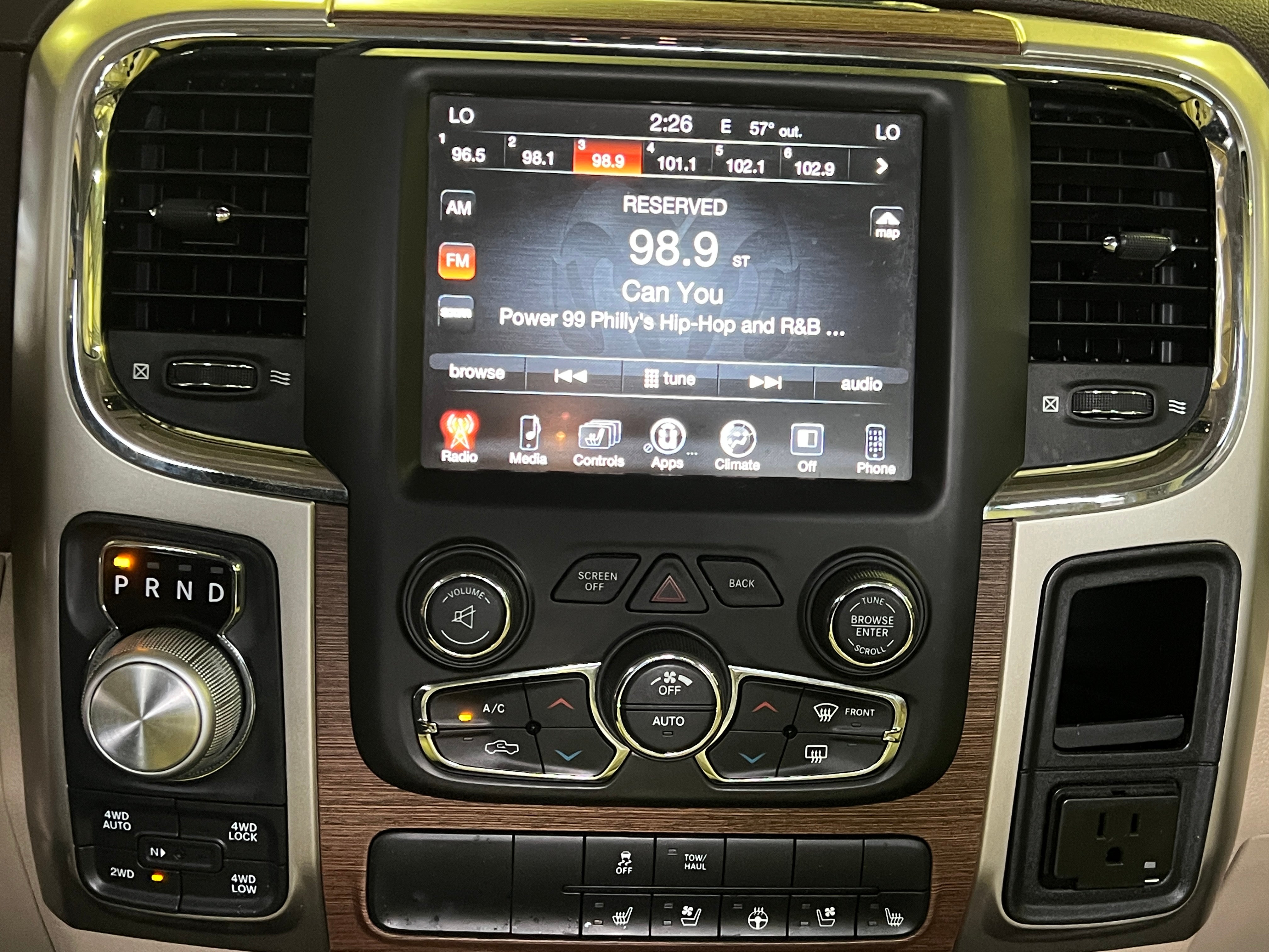 2014 RAM 1500 Laramie 3