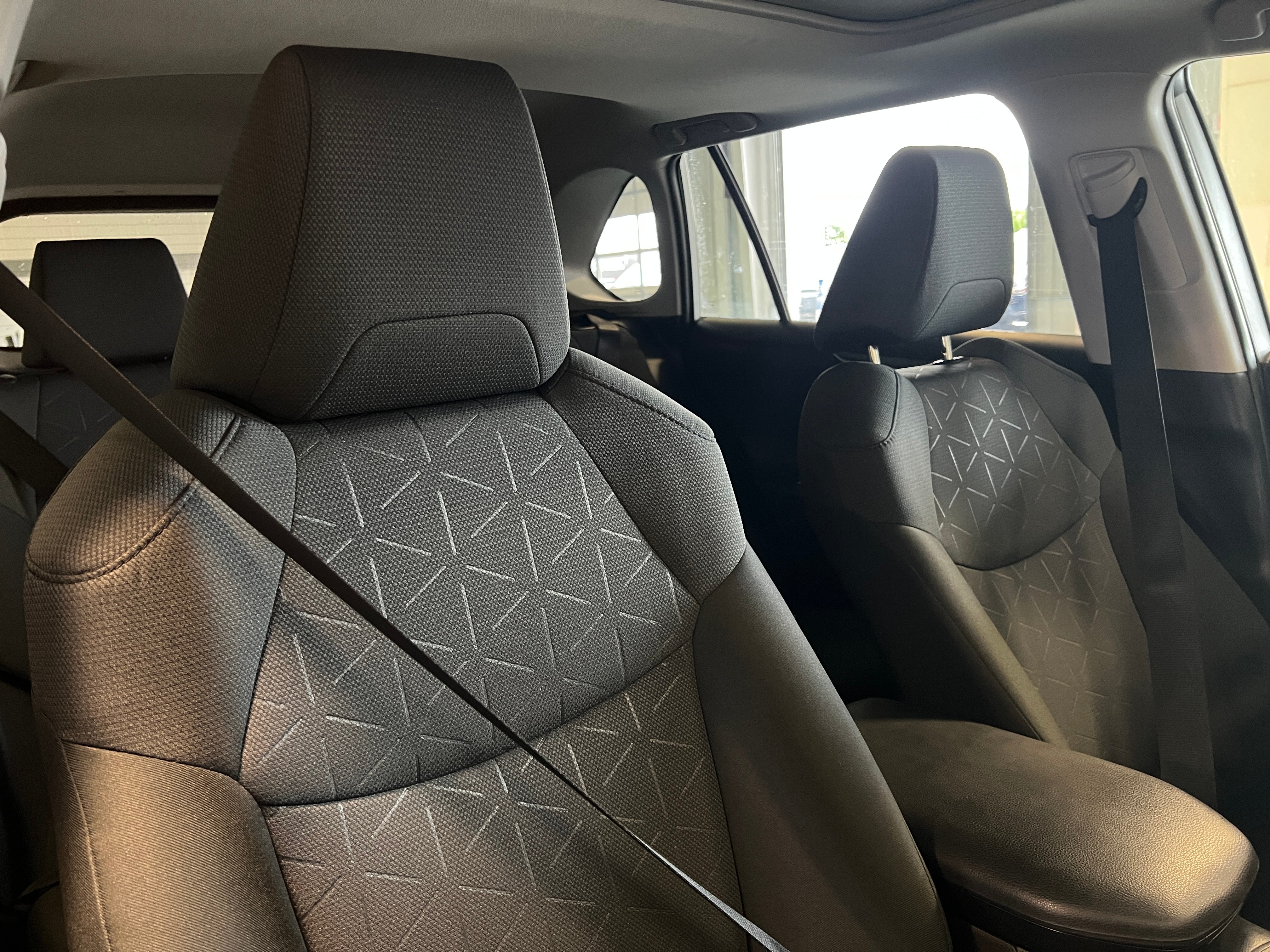 2022 Toyota RAV4 XLE 2