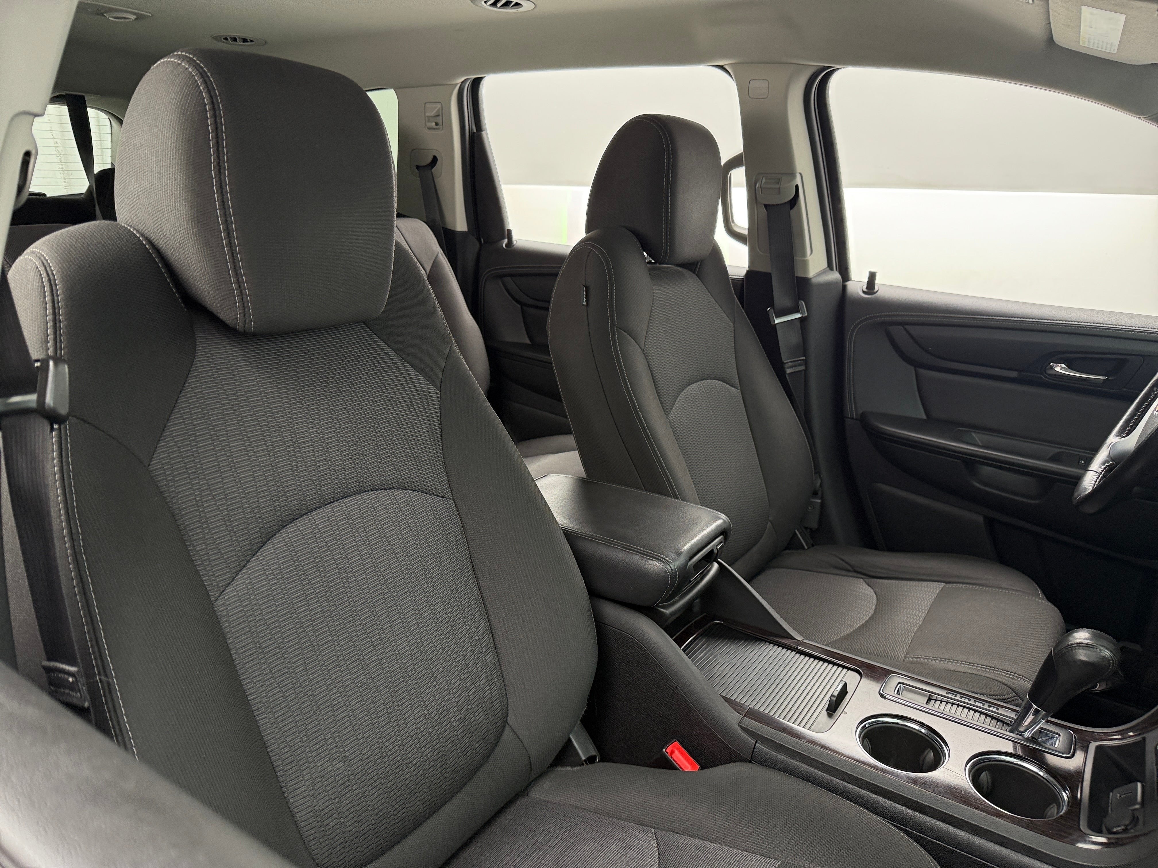 2017 Chevrolet Traverse LT 2