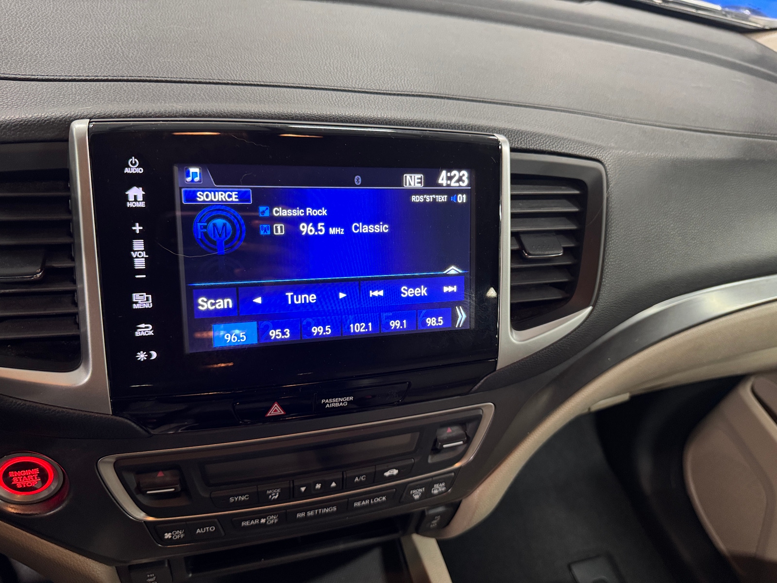 Thumbnail: 2018 Honda Pilot - 3