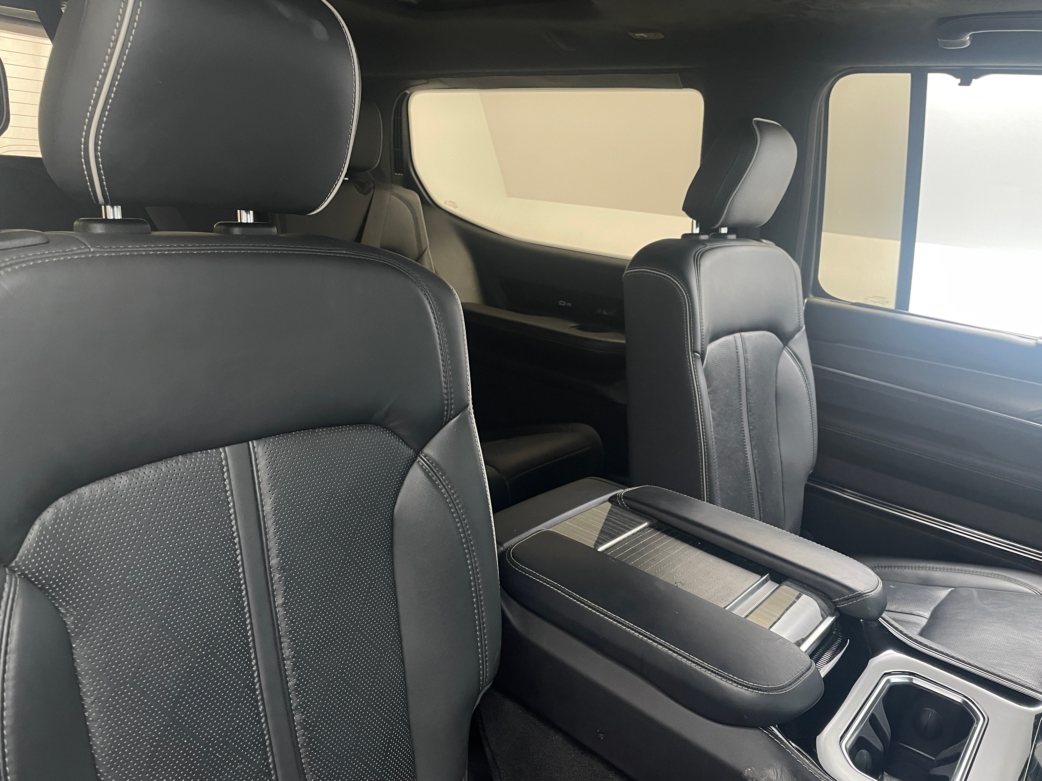 2022 Jeep Grand Wagoneer Obsidian 5