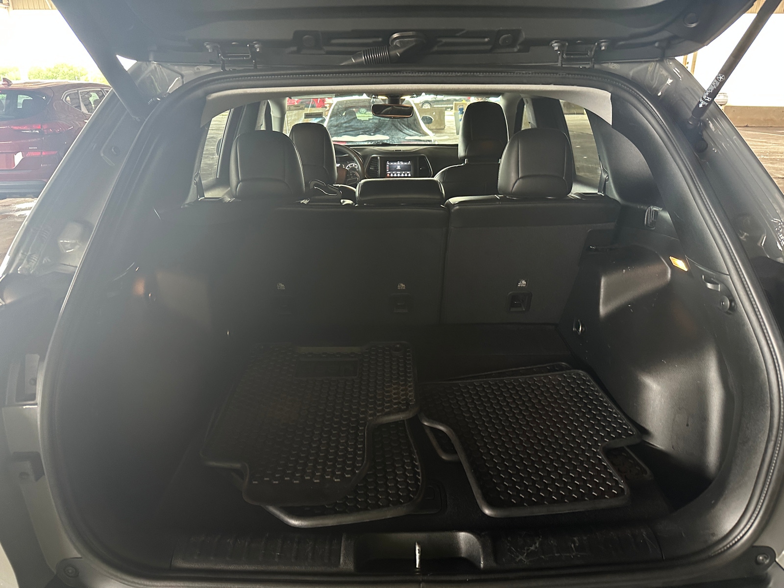 Thumbnail: 2020 Jeep Cherokee - 6