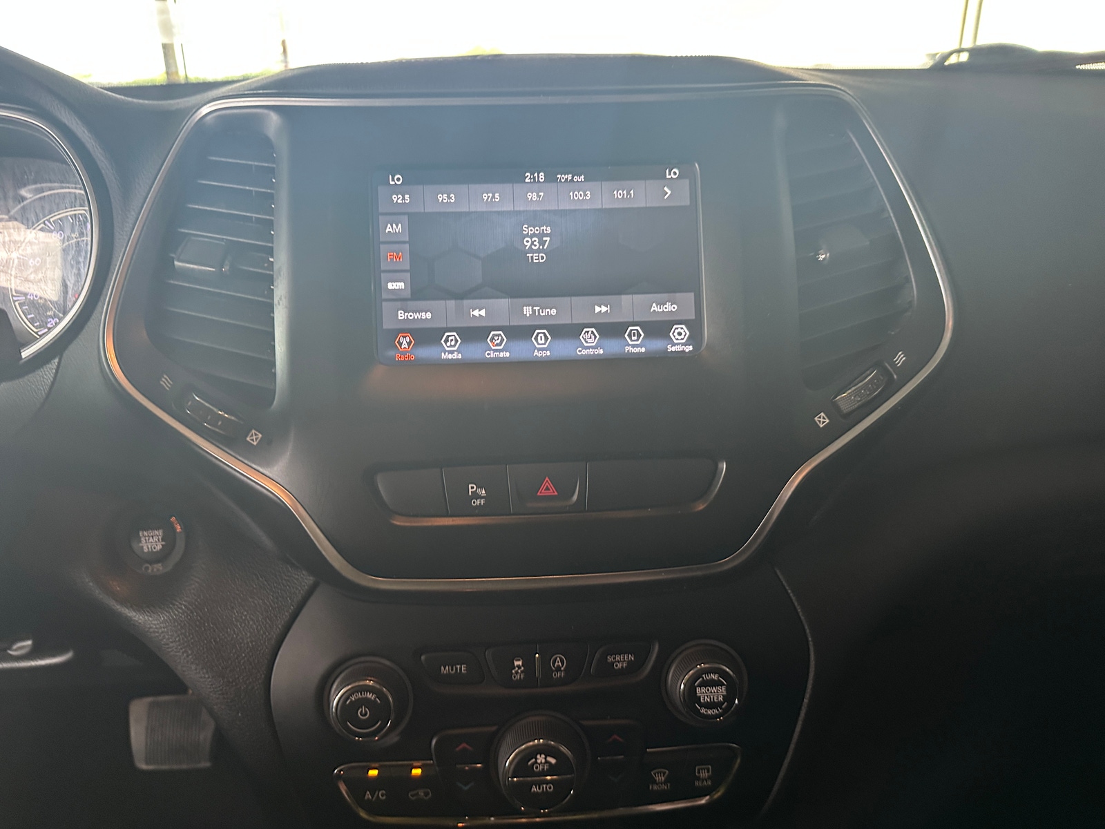 Thumbnail: 2020 Jeep Cherokee - 3