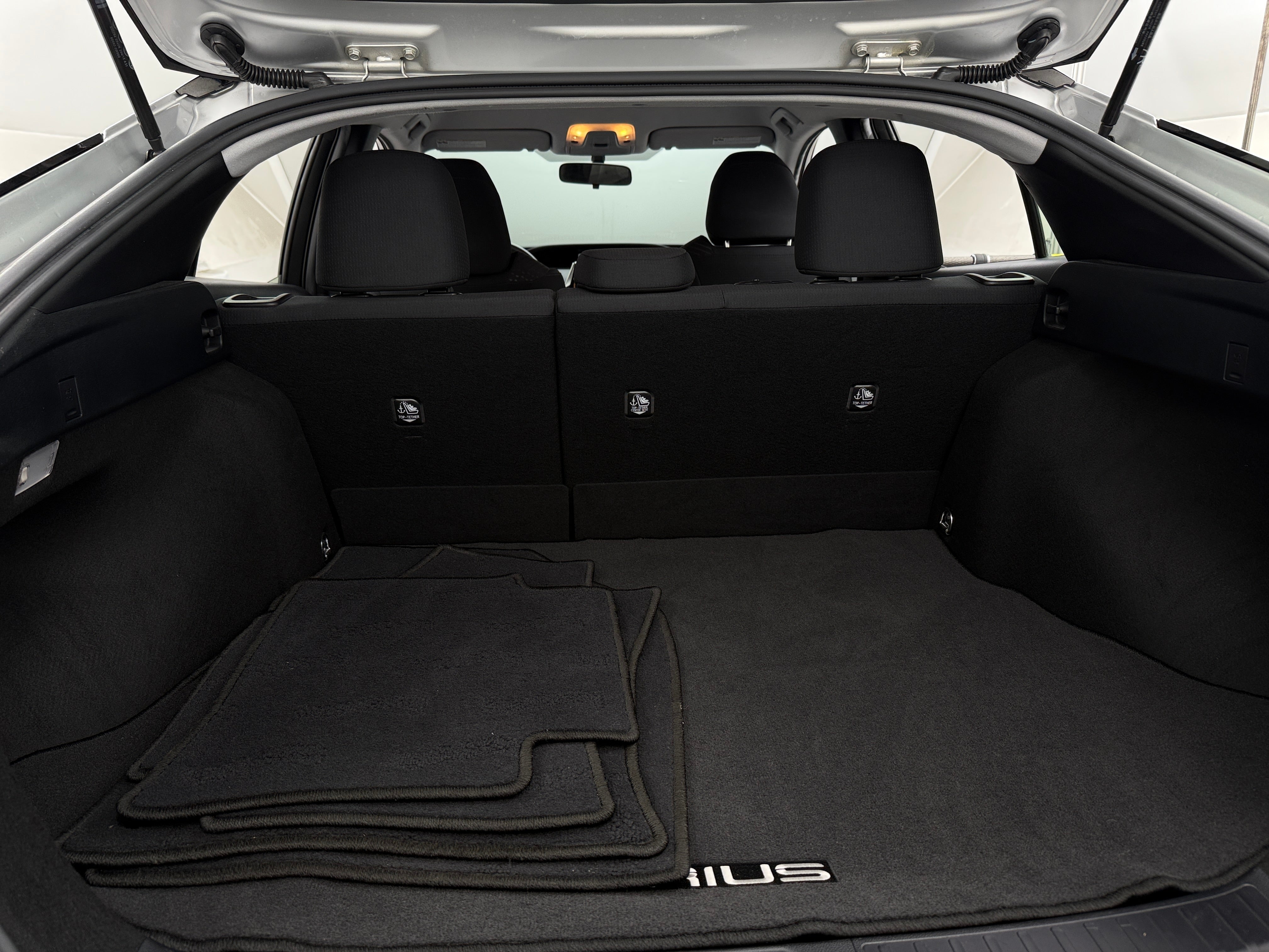 2016 Toyota Prius Two 7