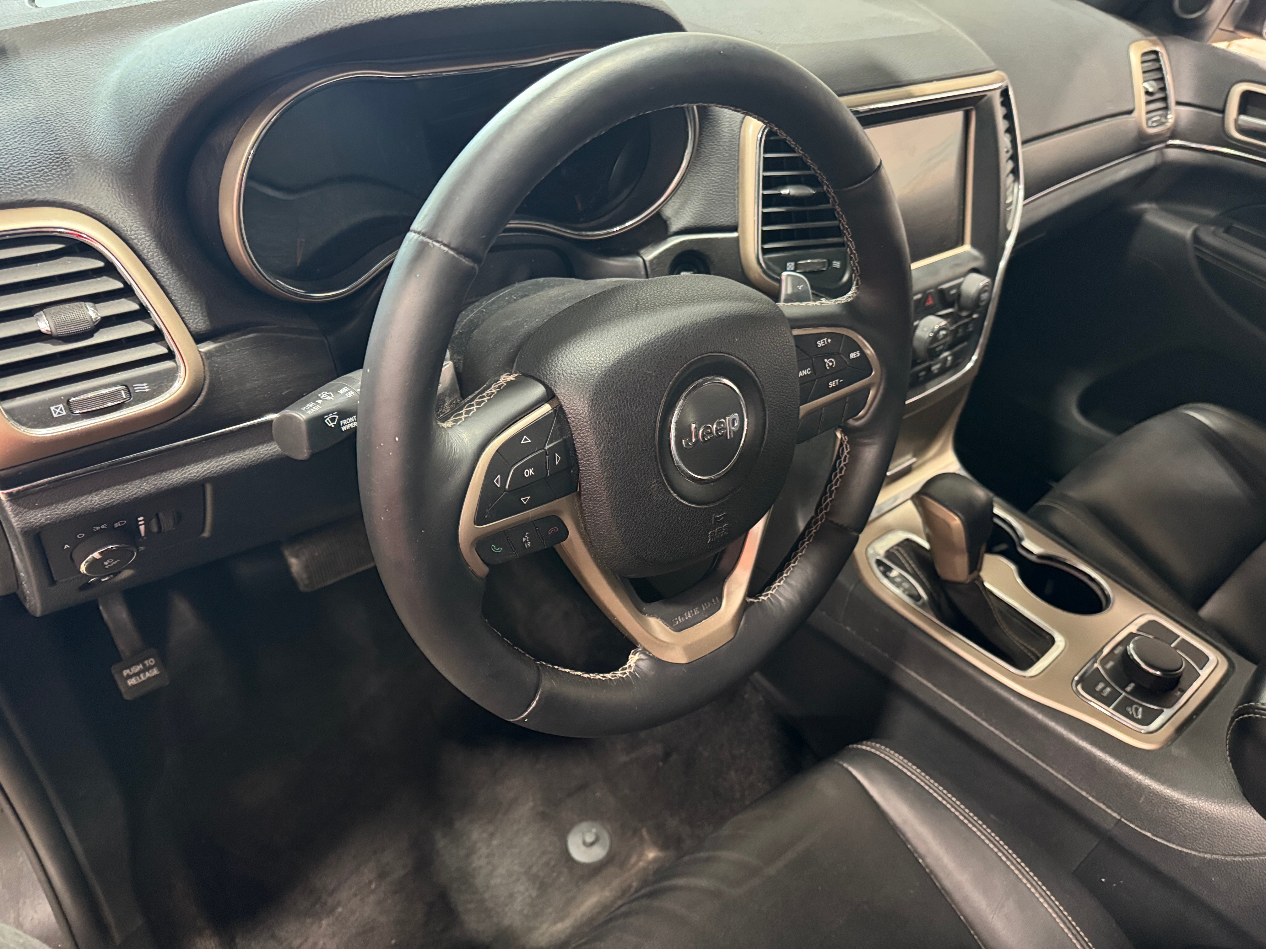 2016 Jeep Grand Cherokee Limited Edition 2