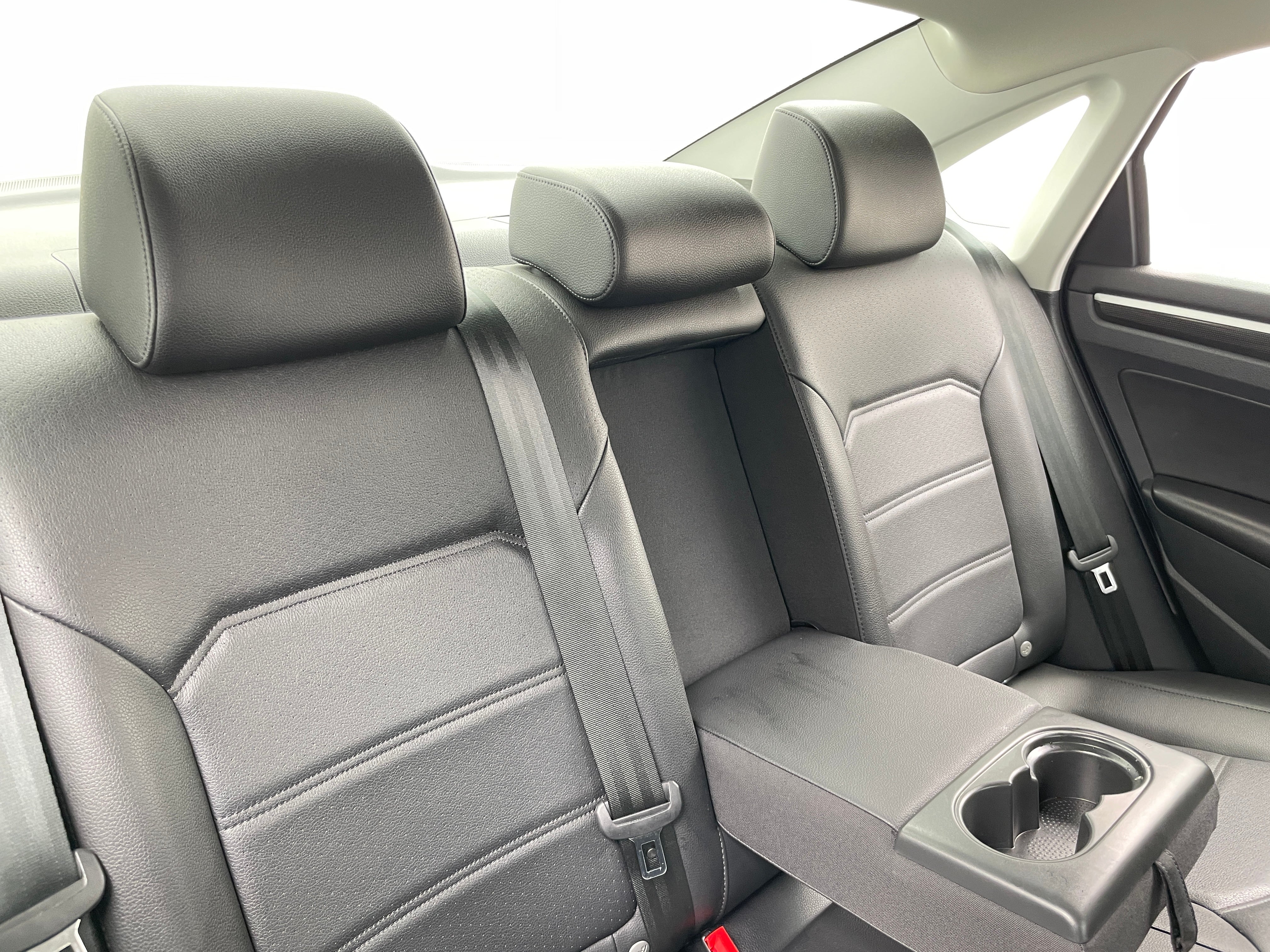 2019 Volkswagen Passat R-Line 5
