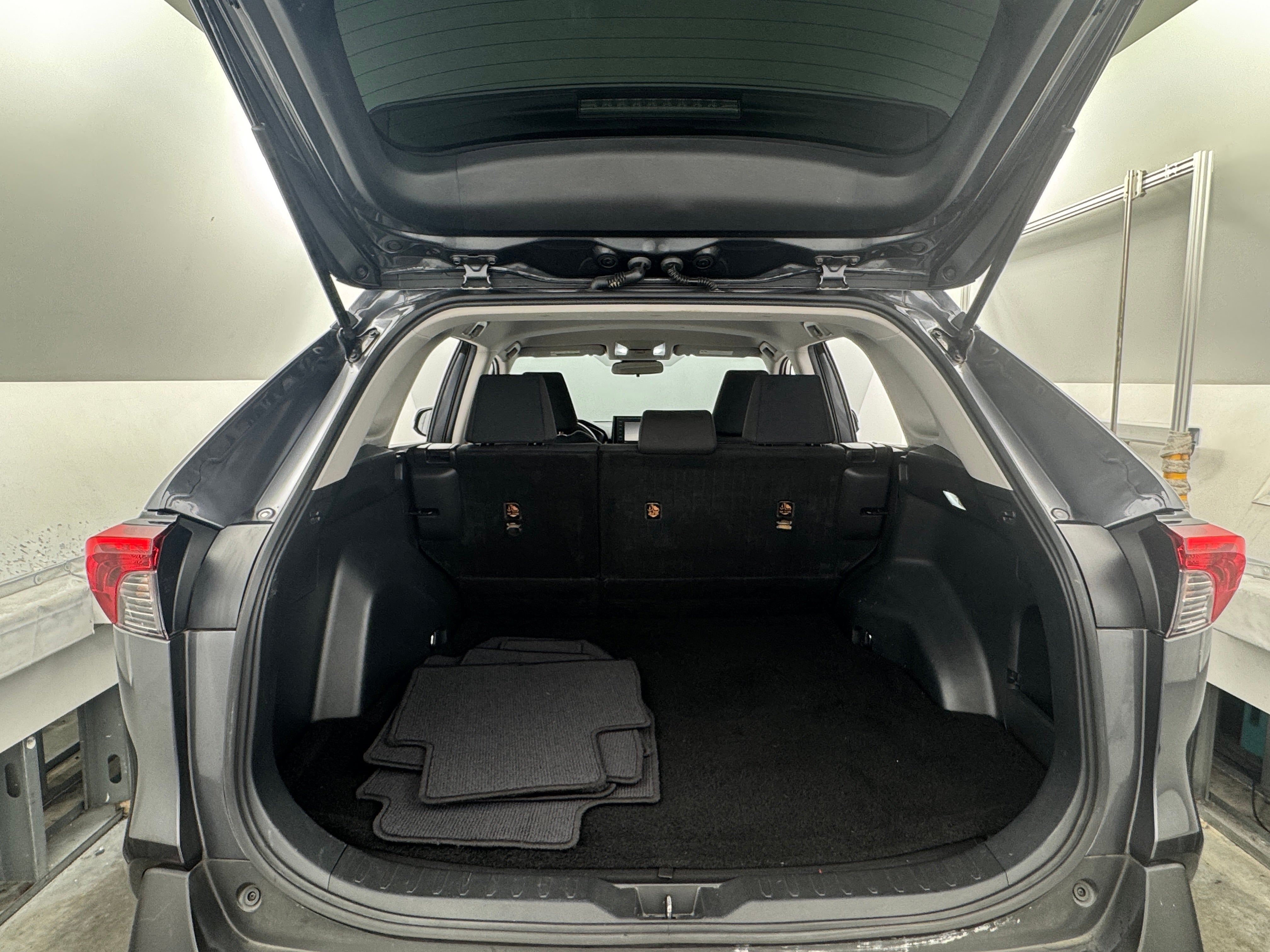 2021 Toyota RAV4 LE 7
