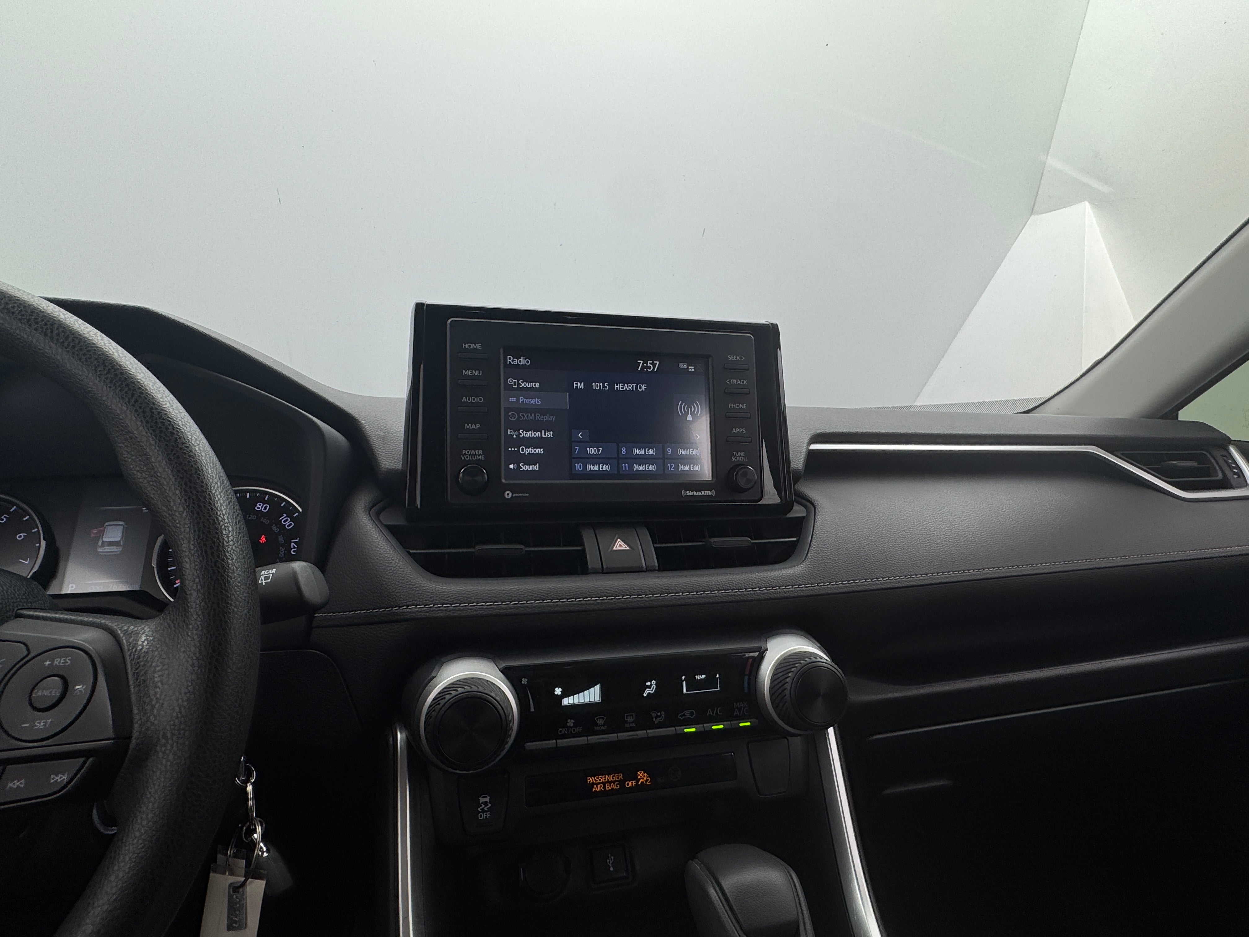 2021 Toyota RAV4 LE 4