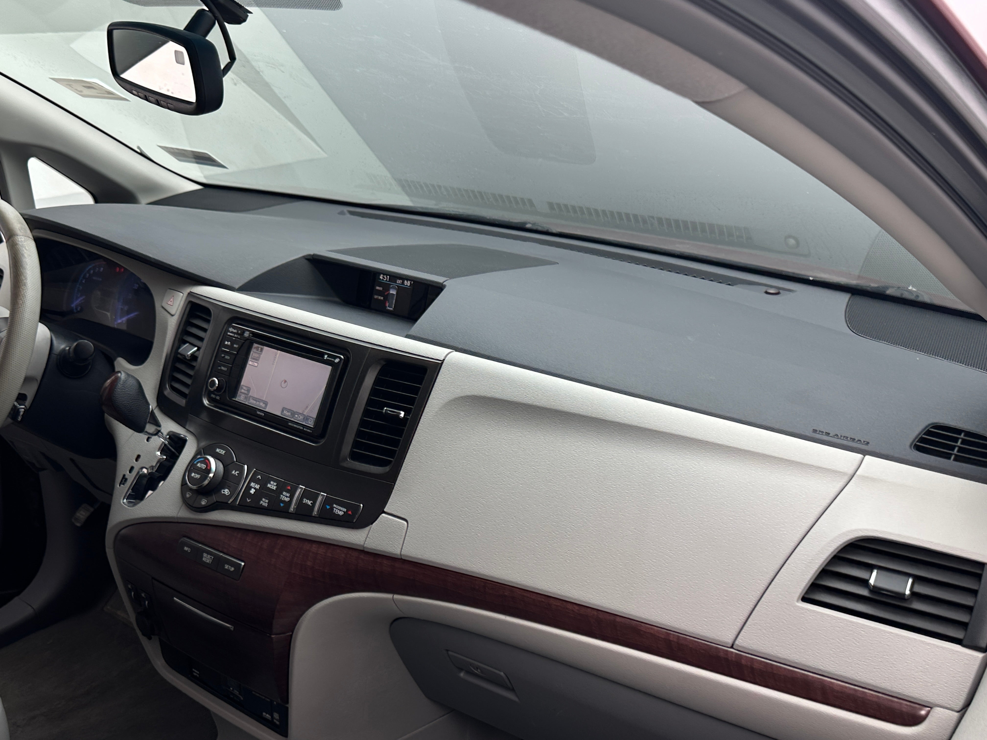 2013 Toyota Sienna XLE 2