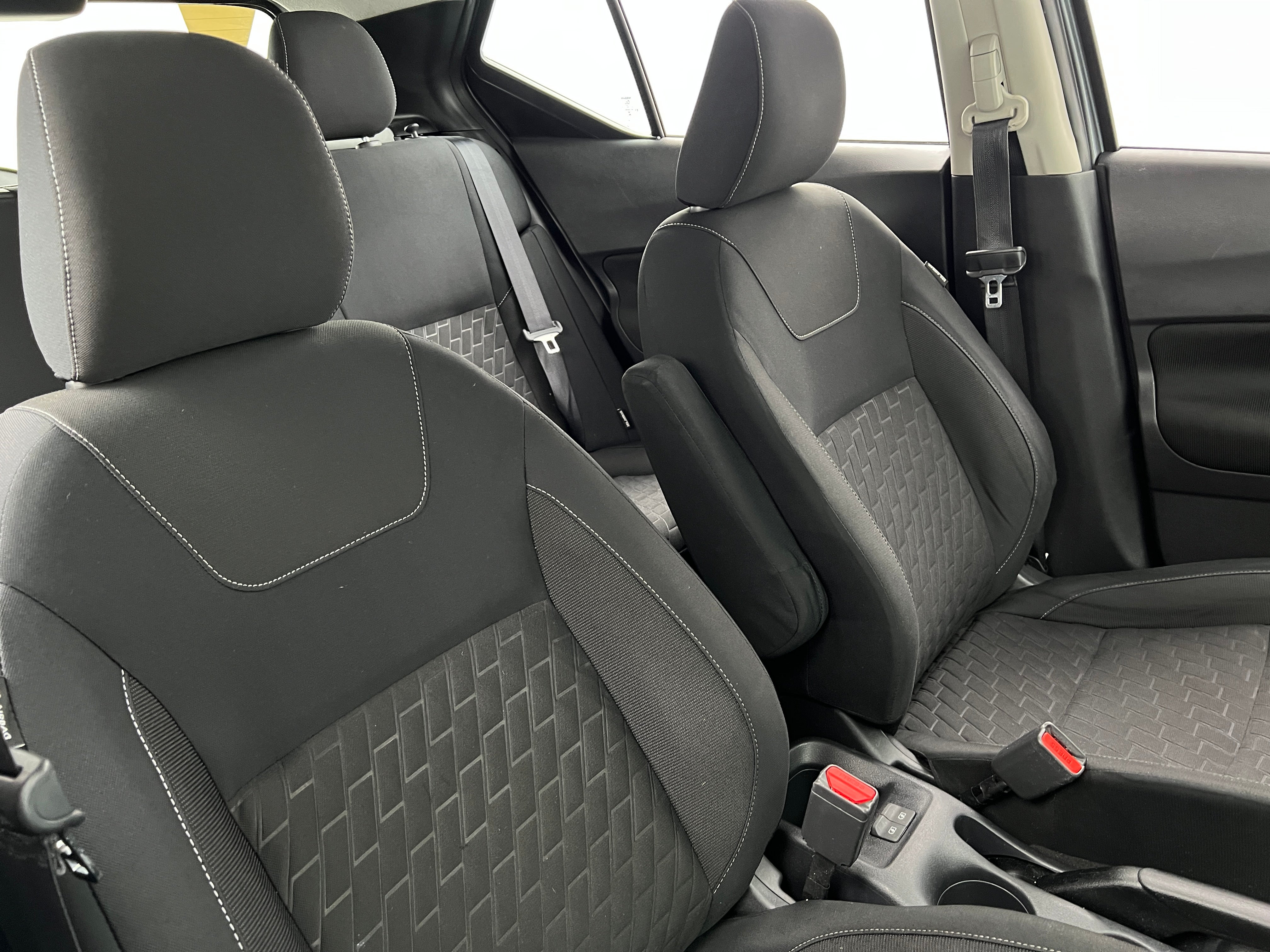 2022 Nissan Kicks S 2