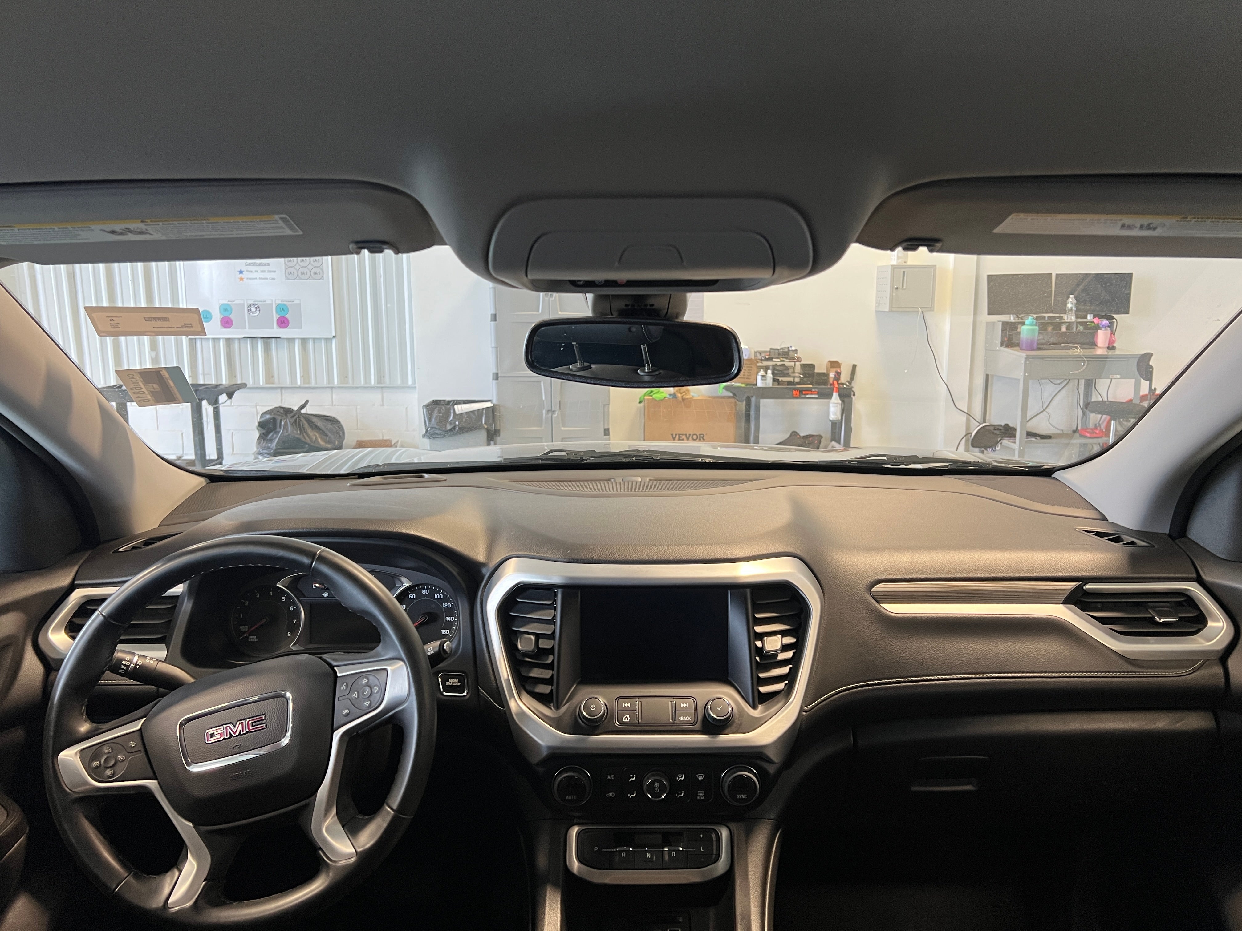 2023 GMC Acadia SLT 2