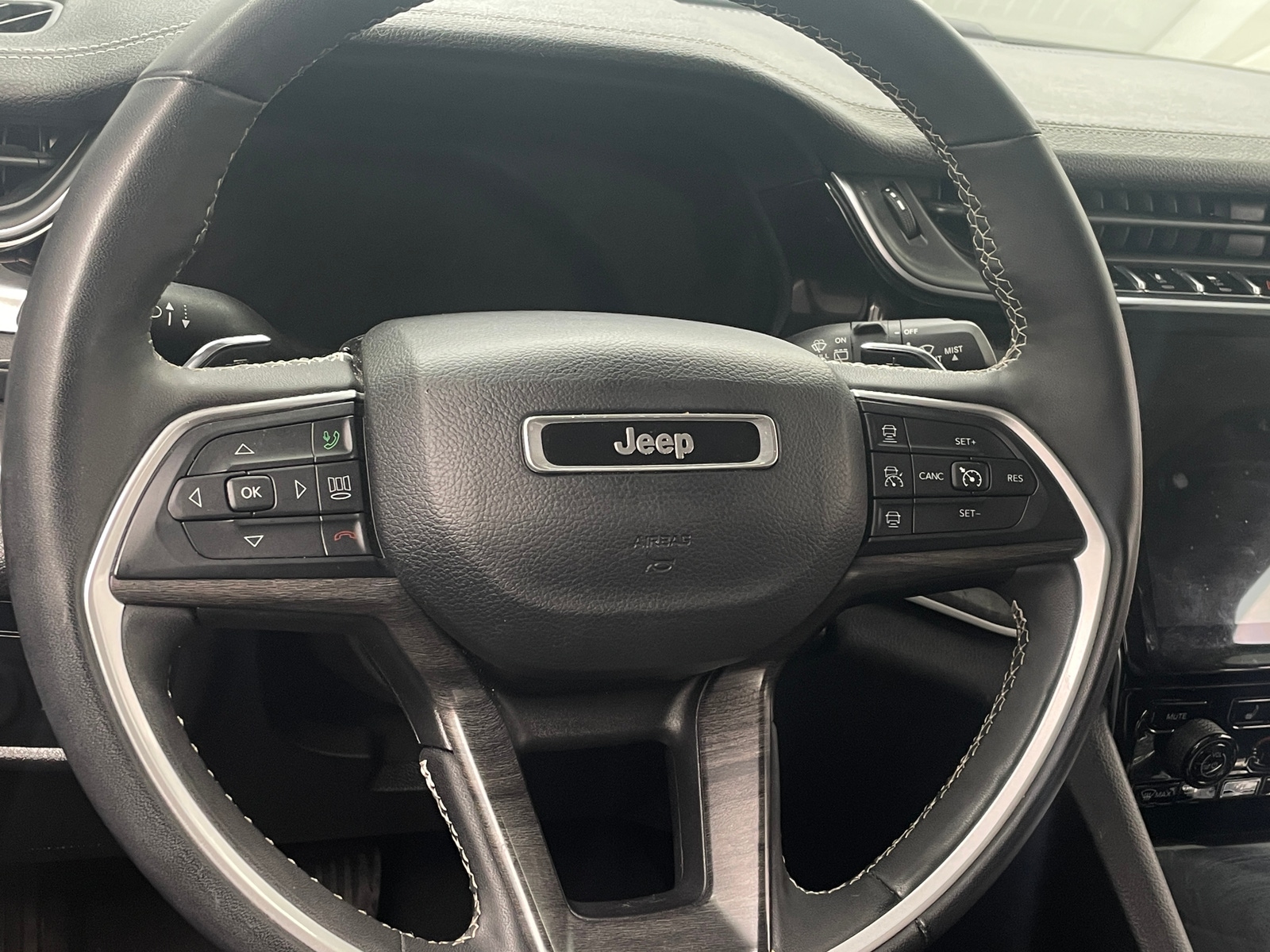 Thumbnail: 2024 Jeep Grand Cherokee - 4