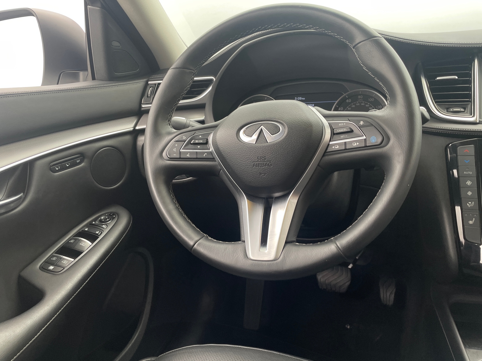 Thumbnail: 2023 INFINITI QX50 - 4