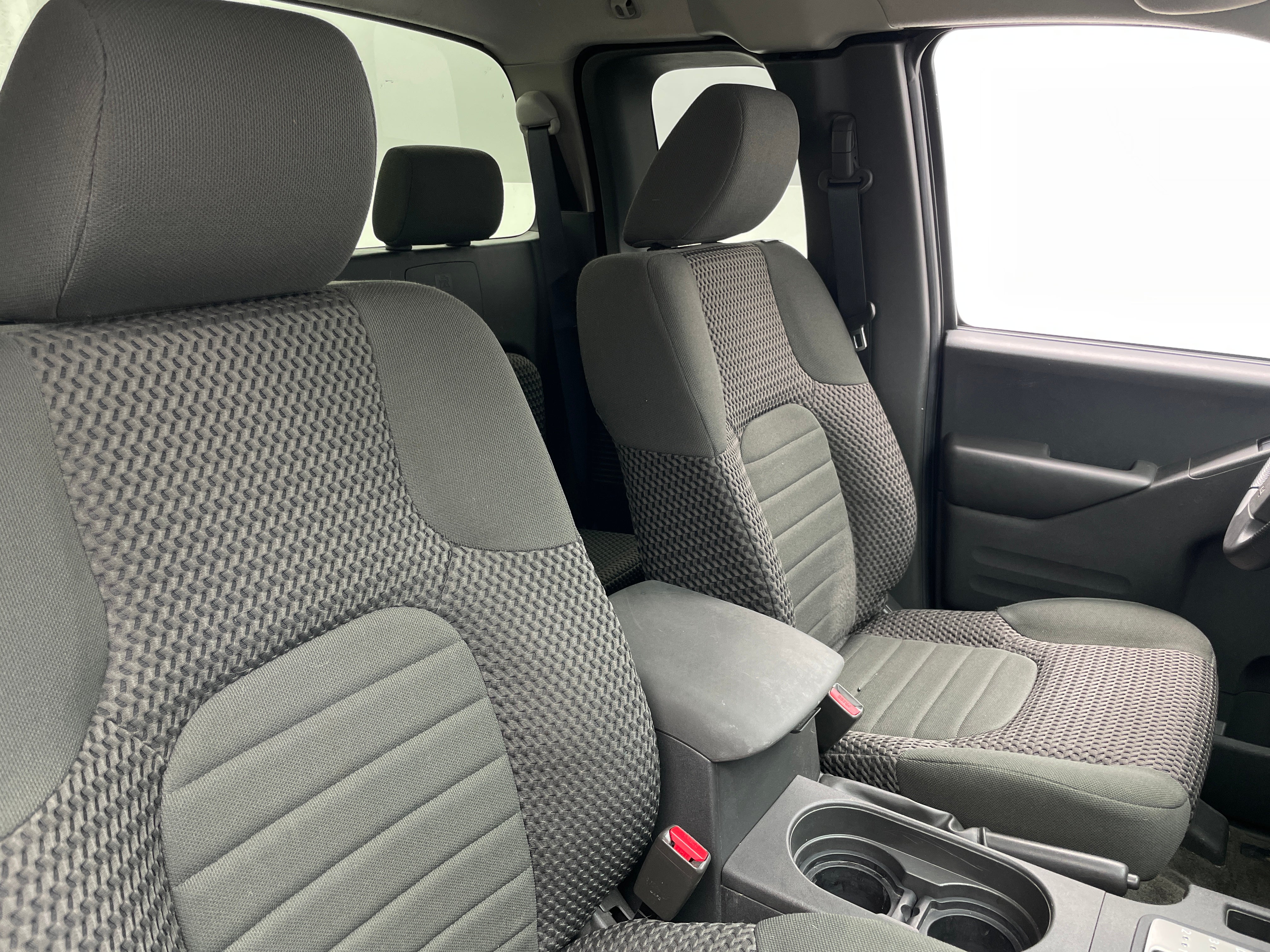 2016 Nissan Frontier SV 2