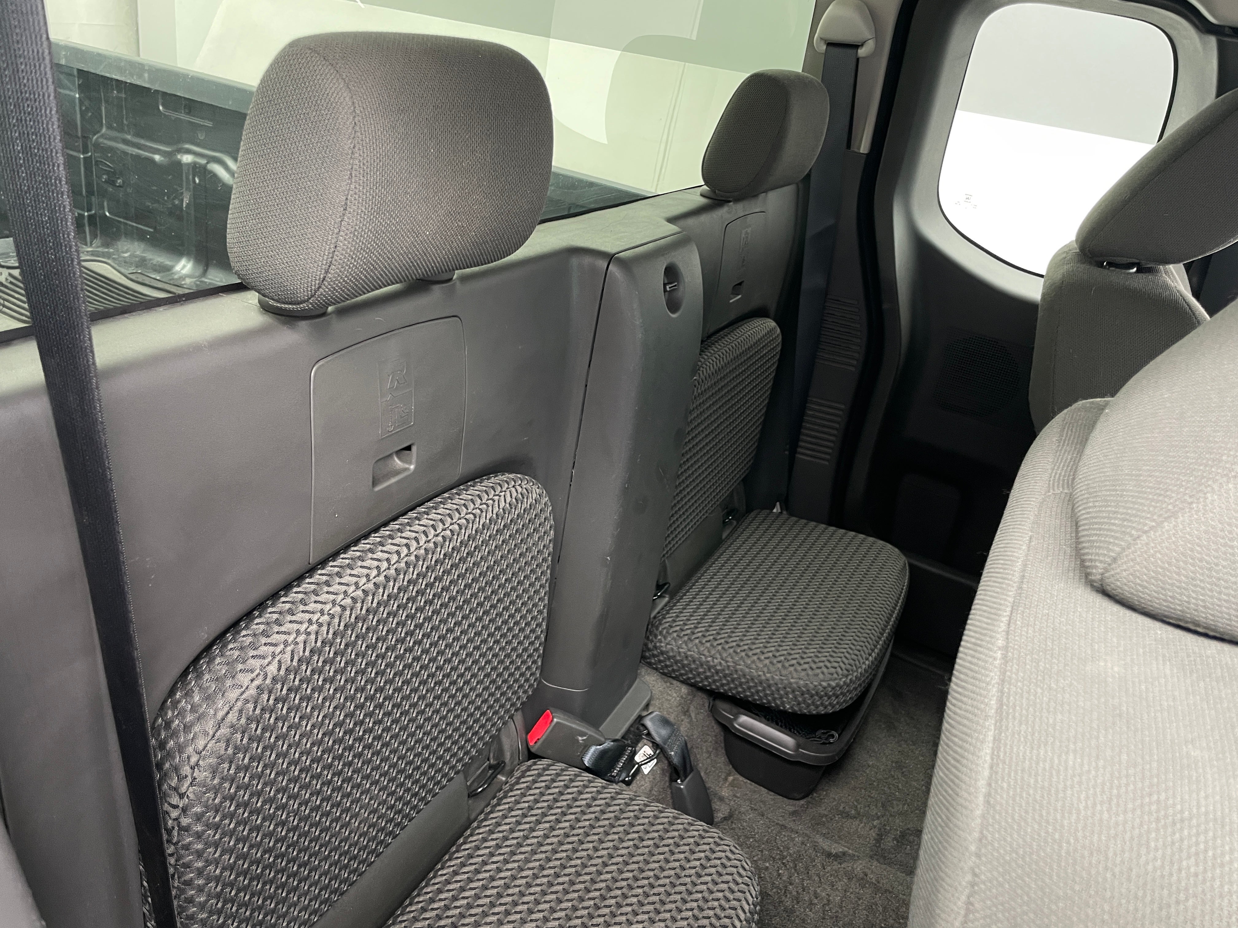 2016 Nissan Frontier SV 6