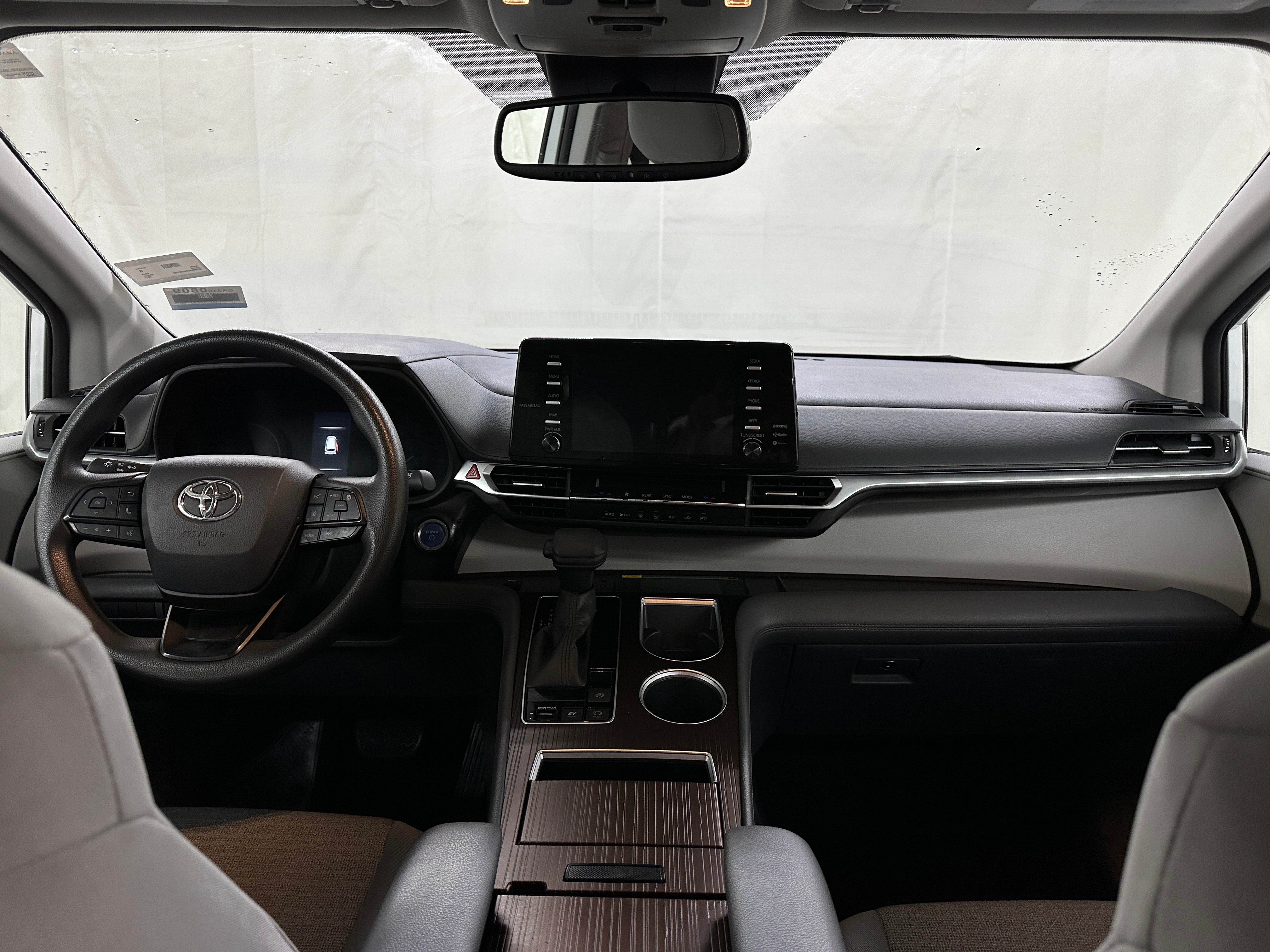 2022 Toyota Sienna LE 3