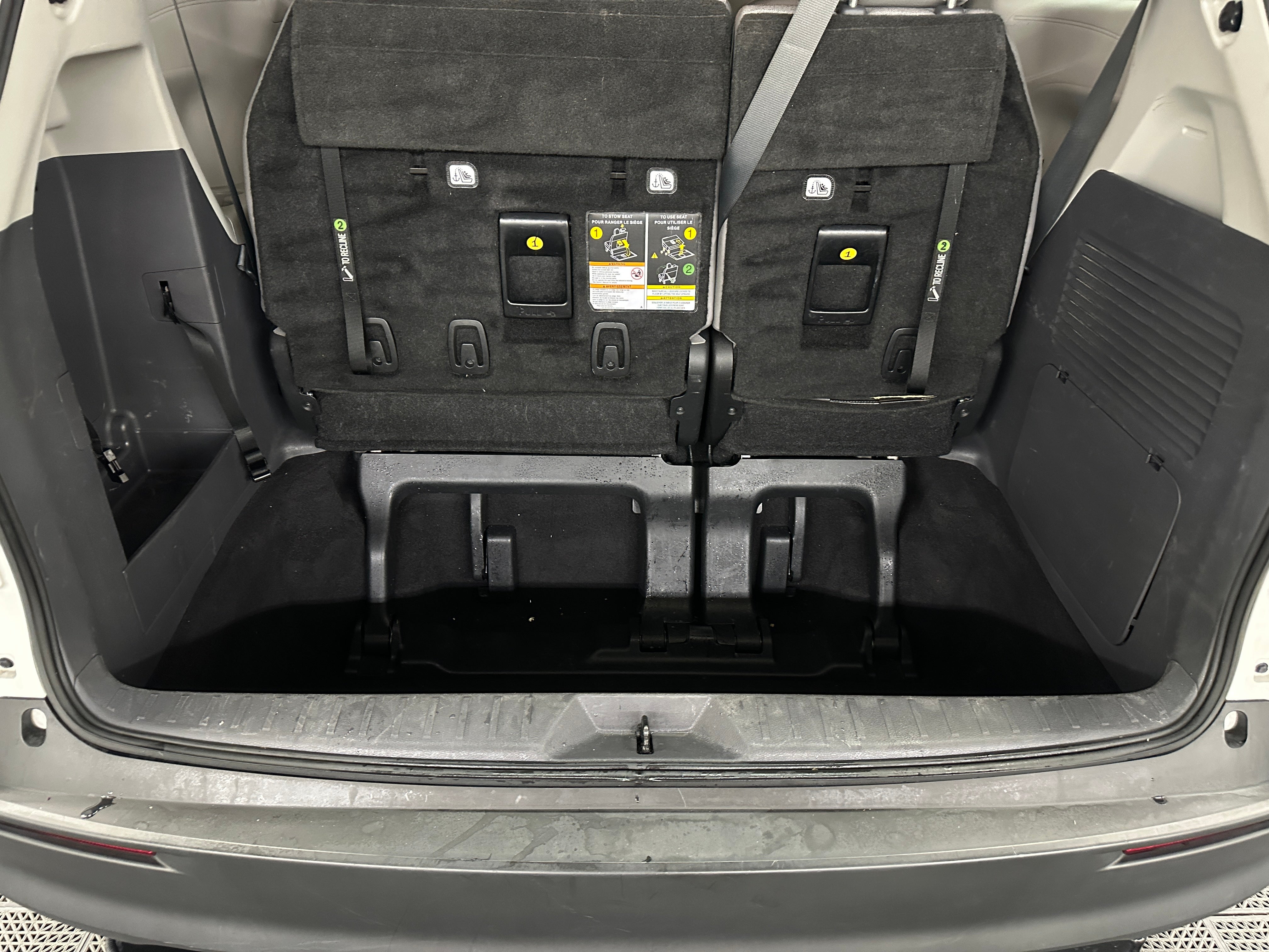 2022 Toyota Sienna LE 7