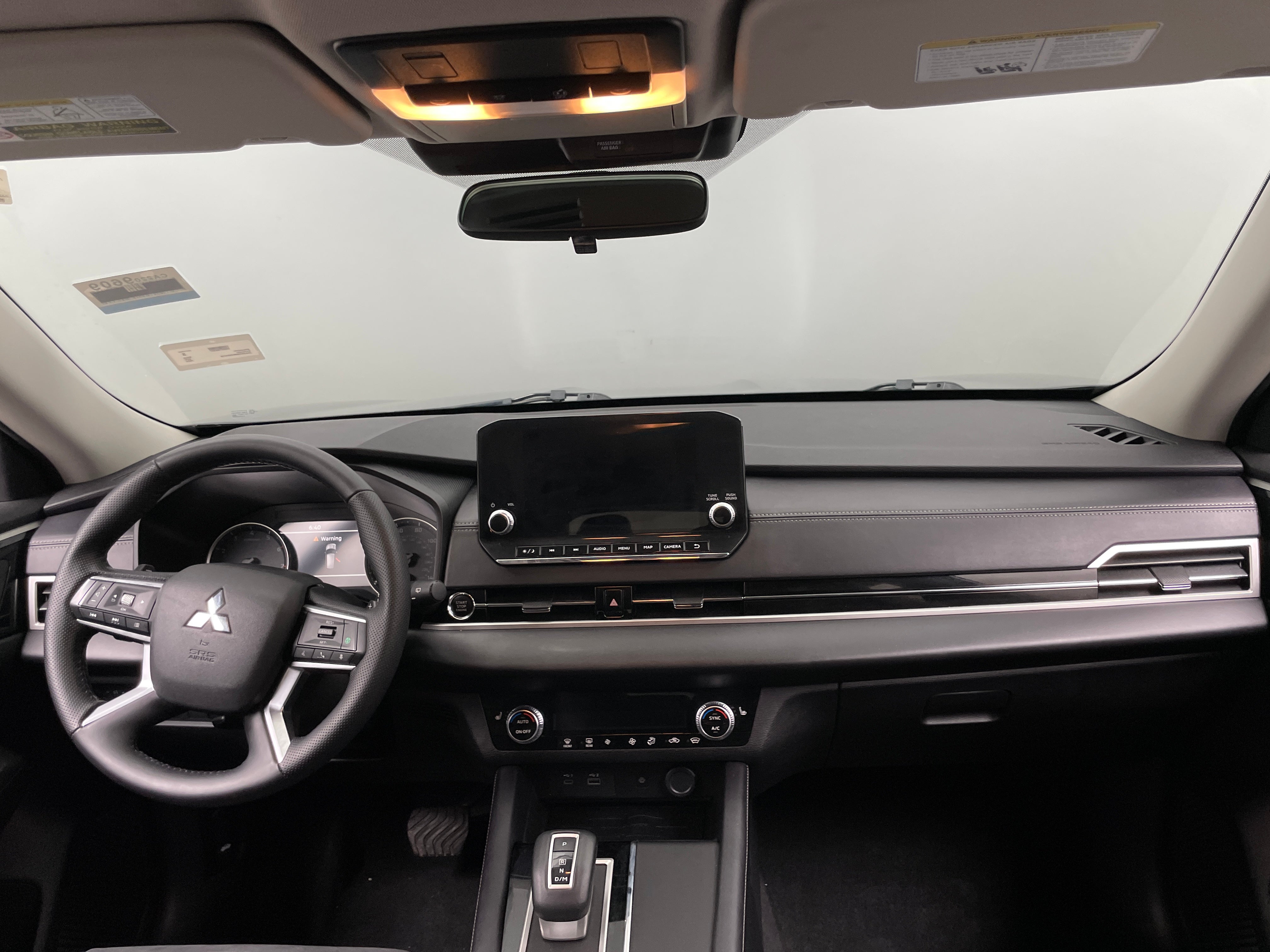 2024 Mitsubishi Outlander SE 2