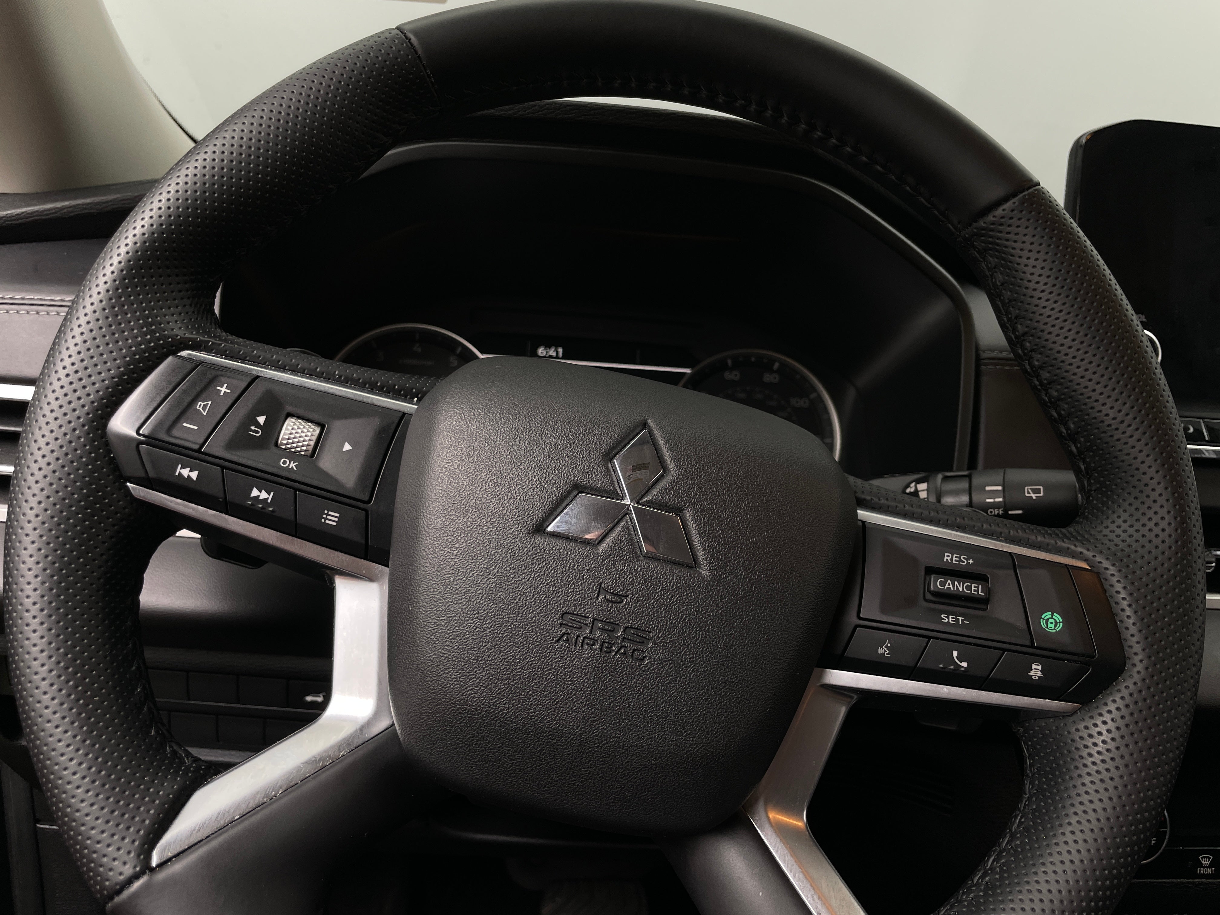 2024 Mitsubishi Outlander SE 4