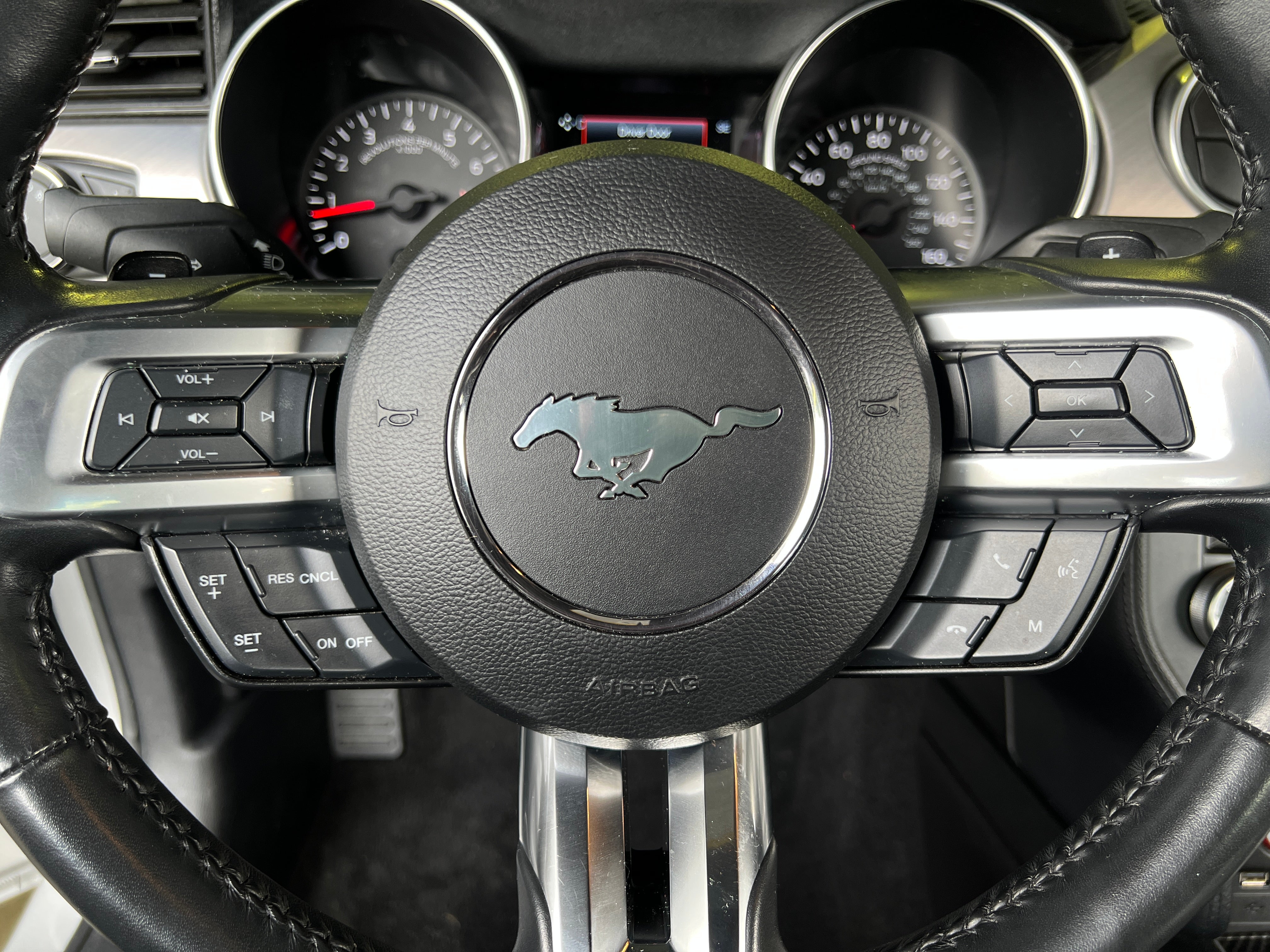 2019 Ford Mustang  4