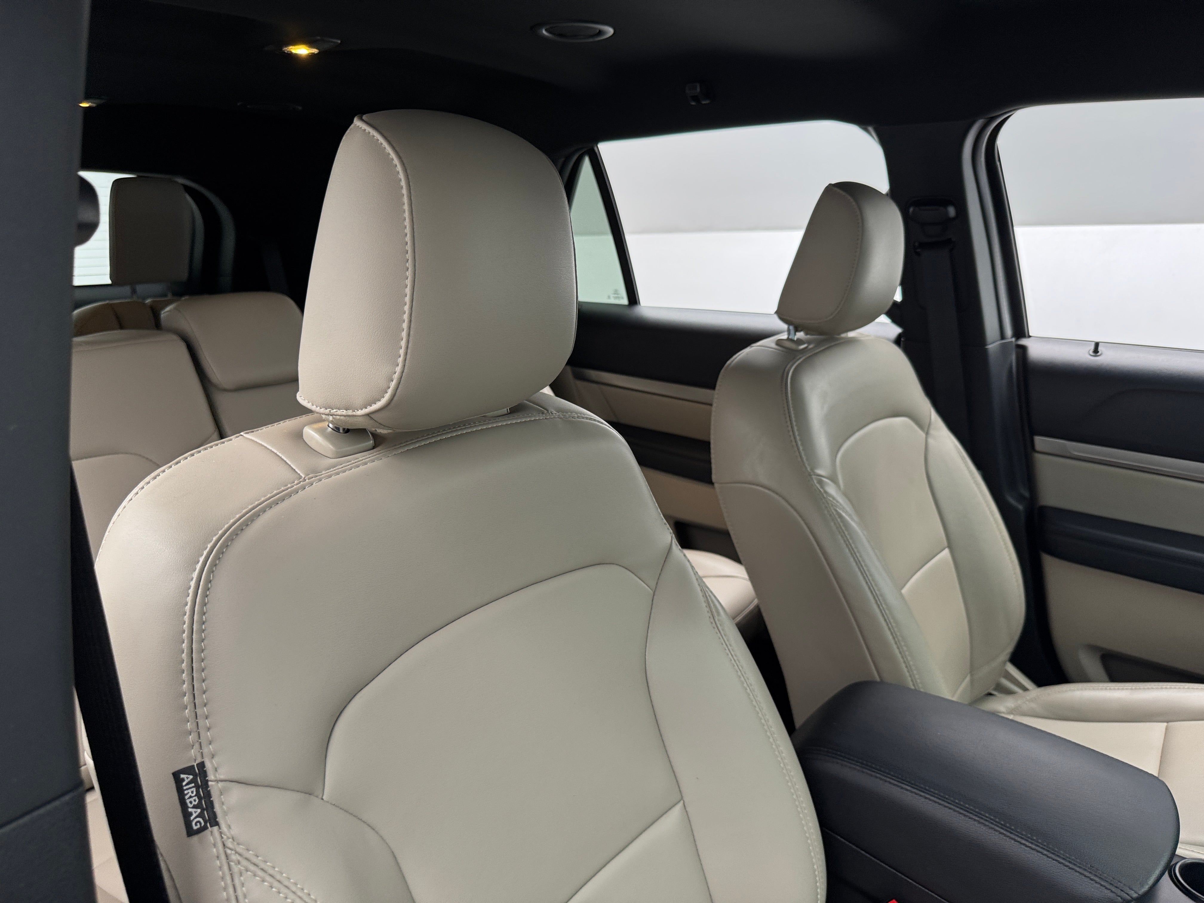 2019 Ford Explorer XLT 2