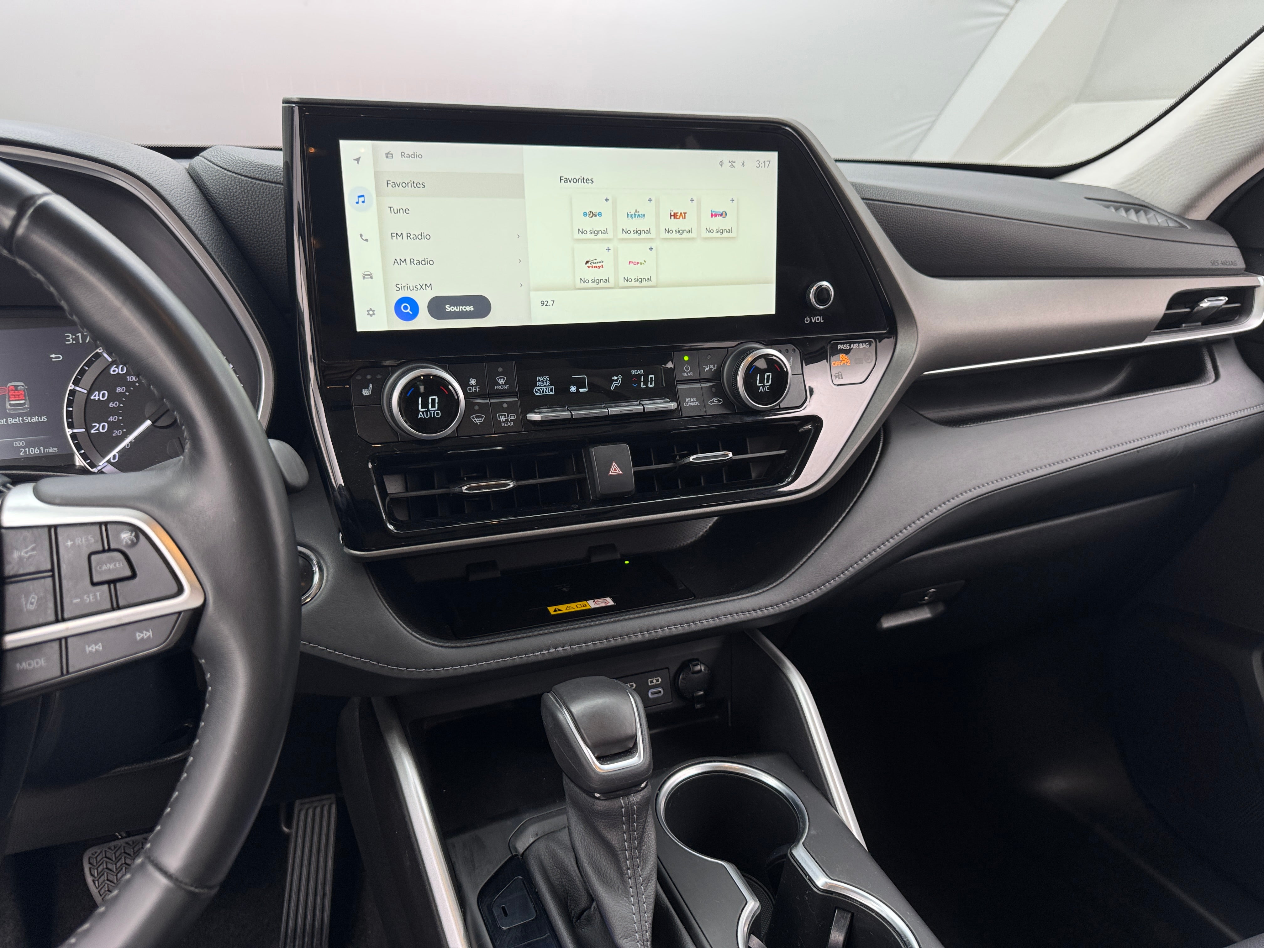 2023 Toyota Highlander XLE 3