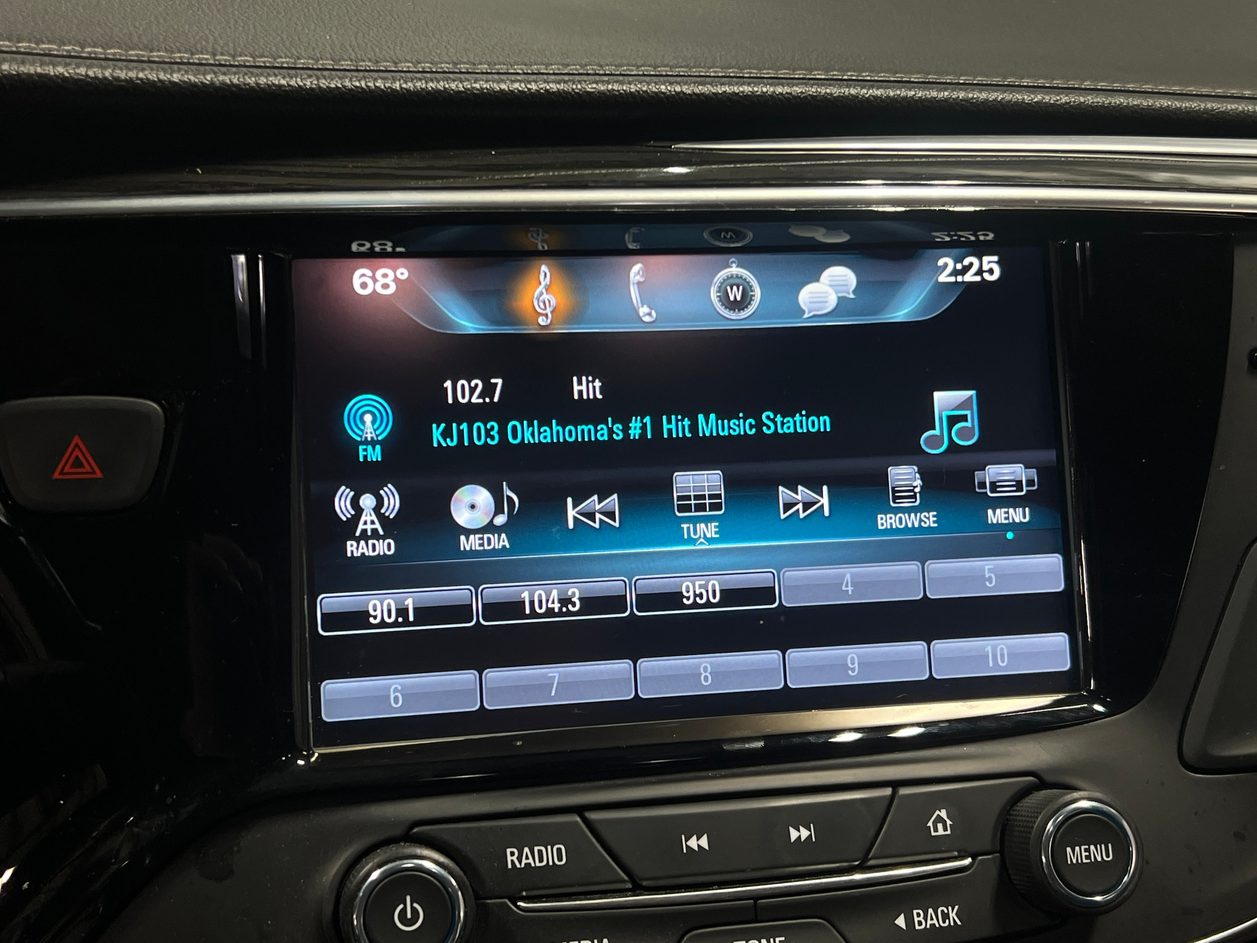 2017 Buick Envision Essence 3