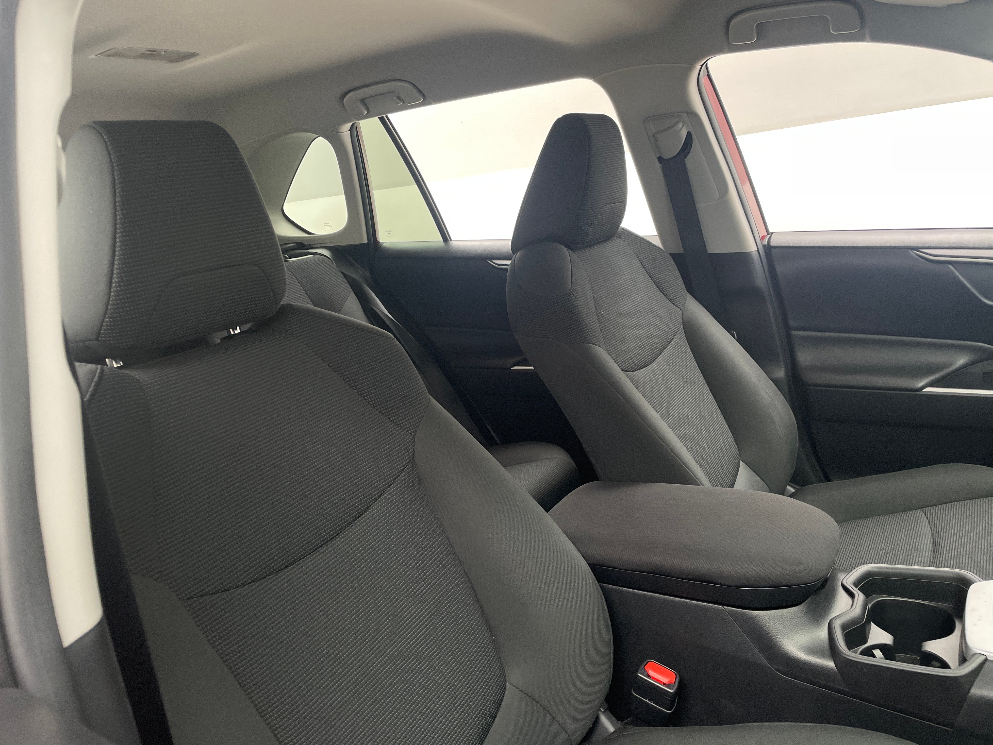 2019 Toyota RAV4 LE 2