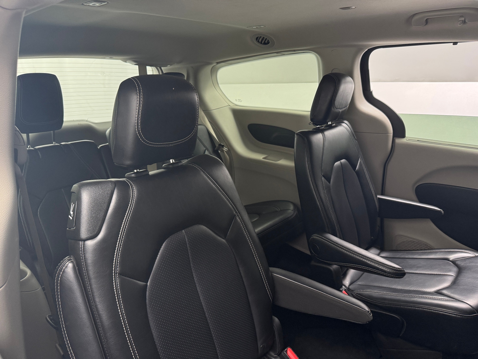 Thumbnail: 2023 Chrysler Pacifica - 5