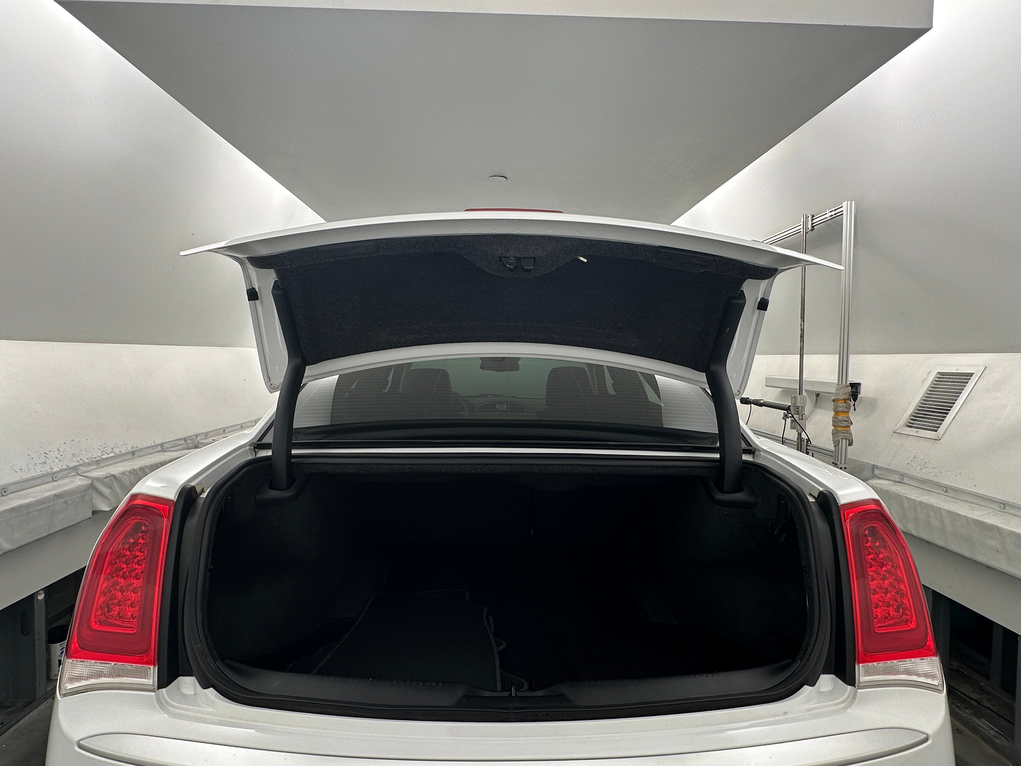 2017 Chrysler 300 C 6