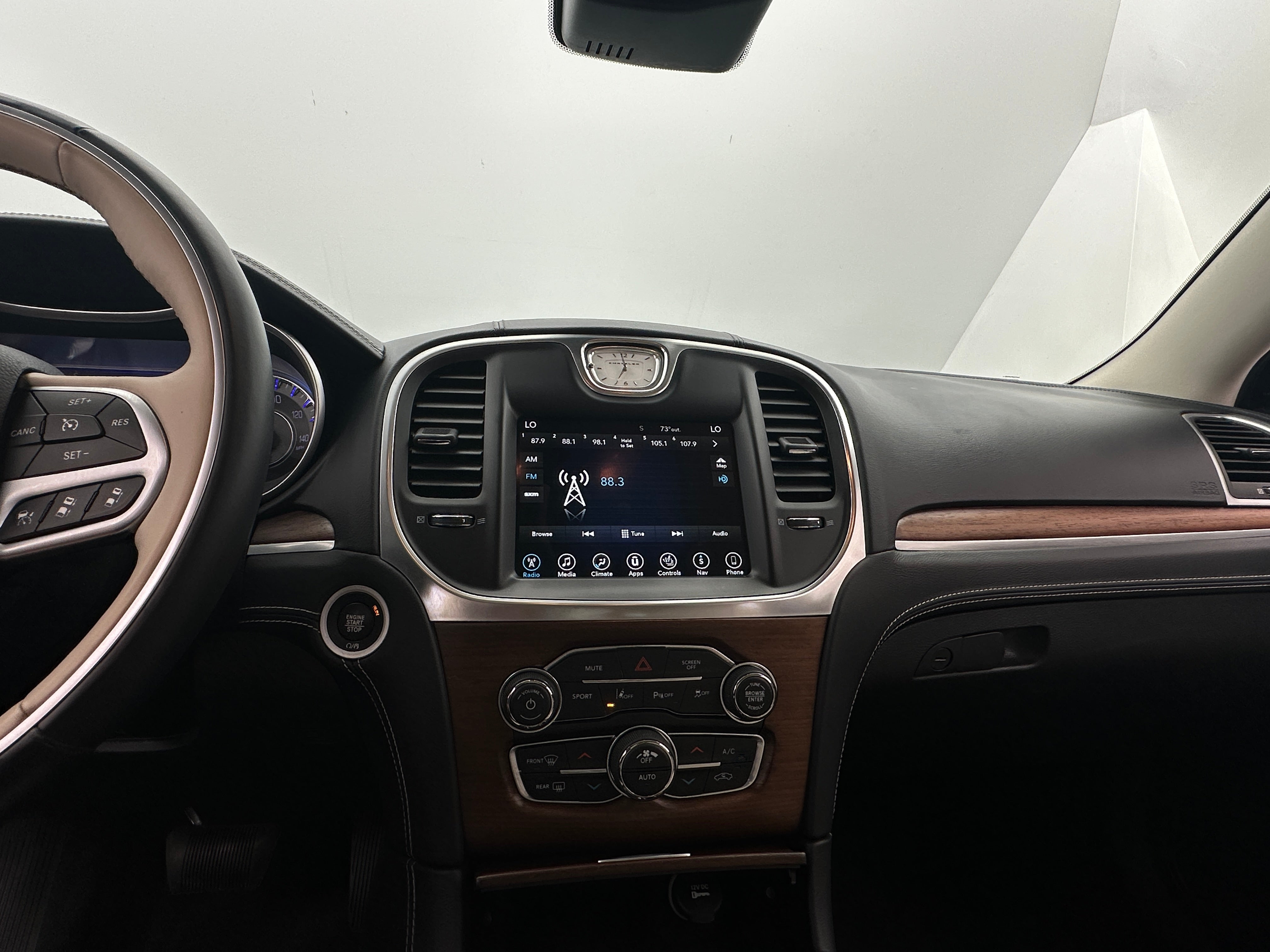 2017 Chrysler 300 C 3