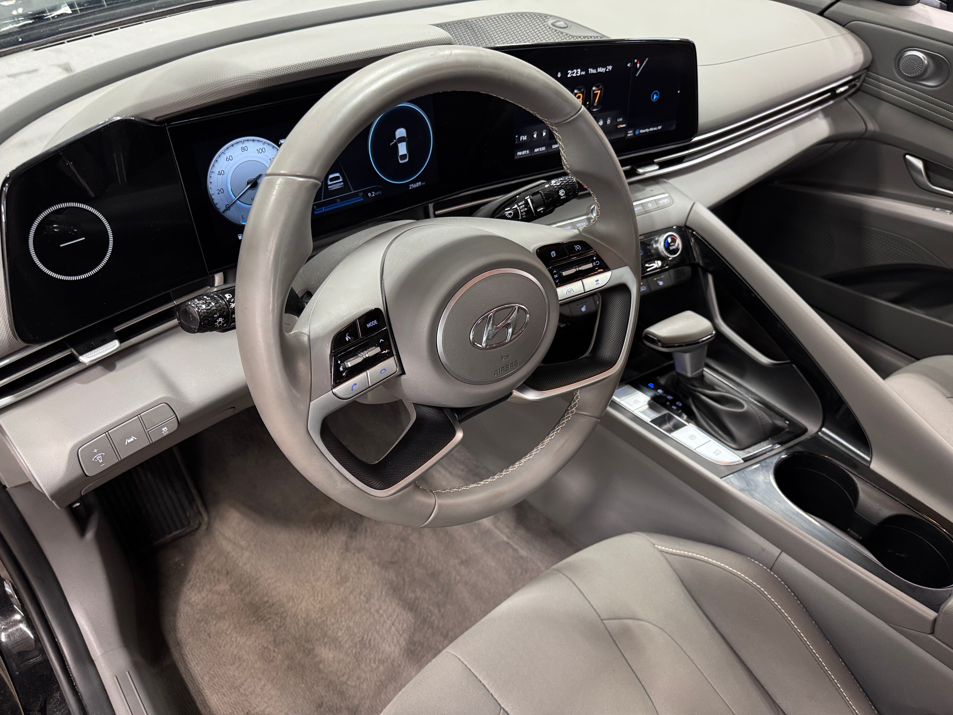 2023 Hyundai Elantra SEL 3