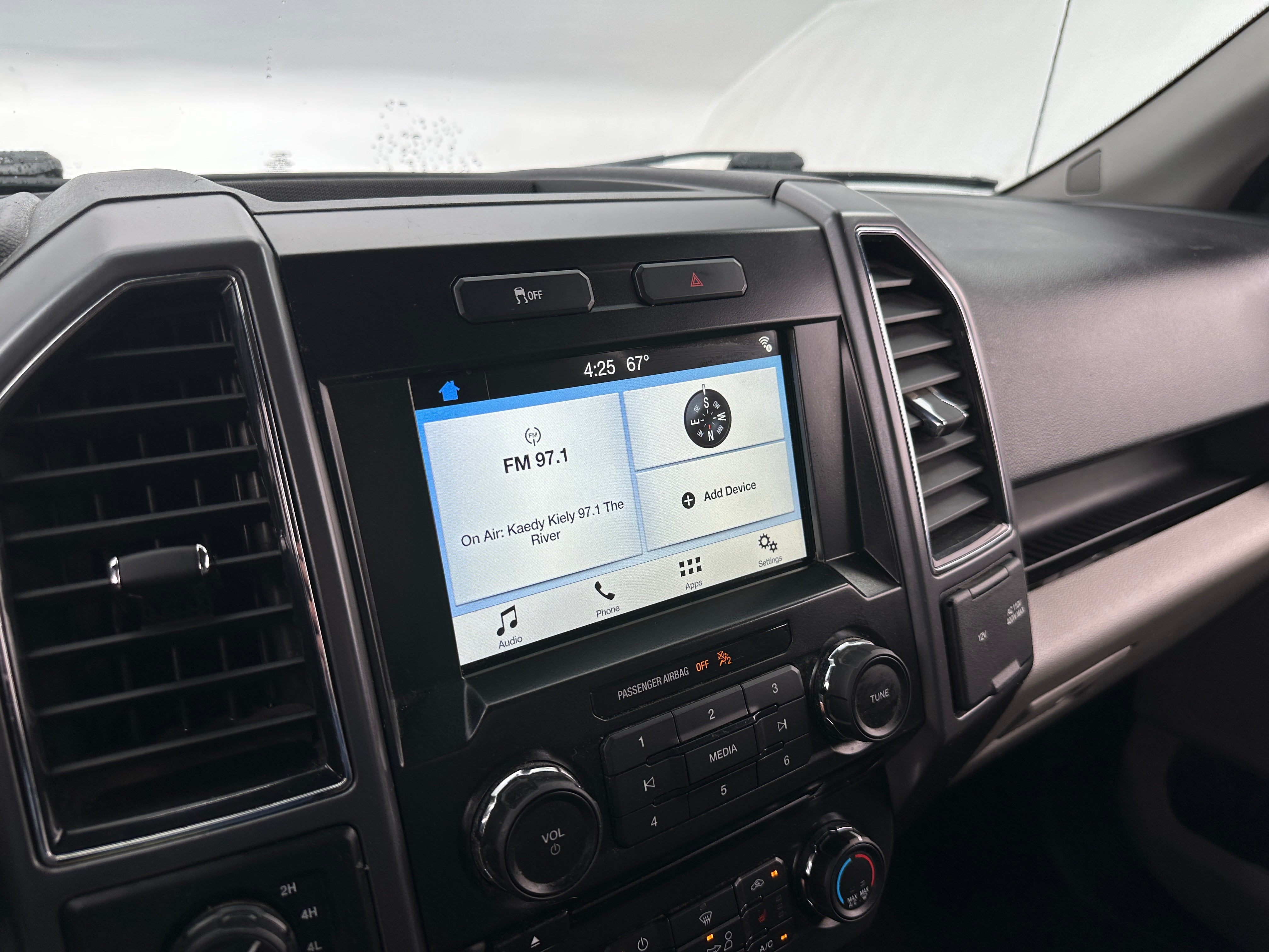 2017 Ford Econoline E-150 4