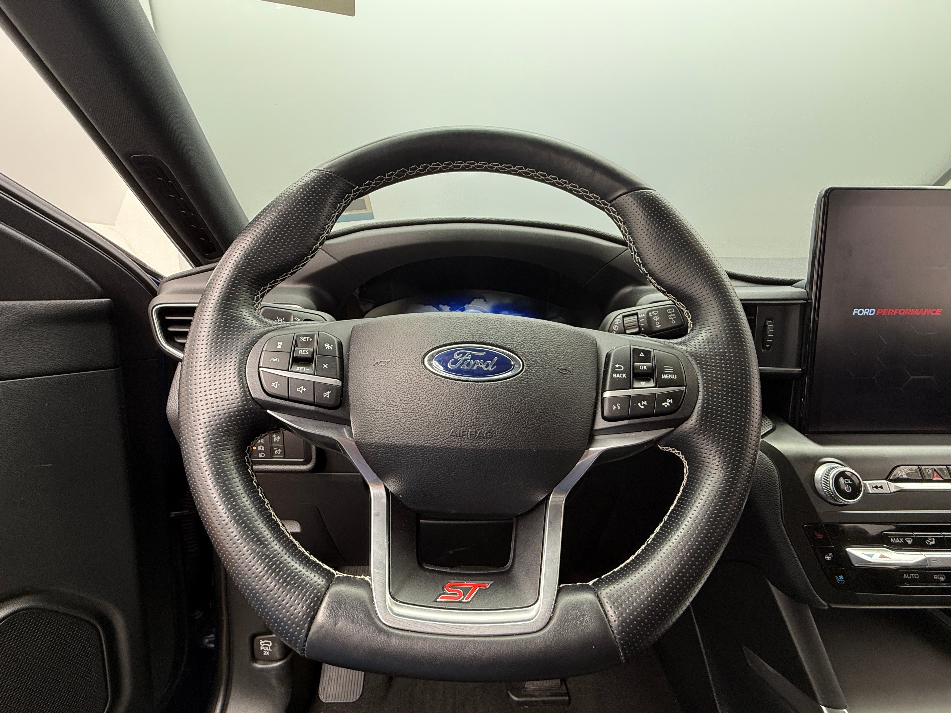 2020 Ford Explorer ST 4