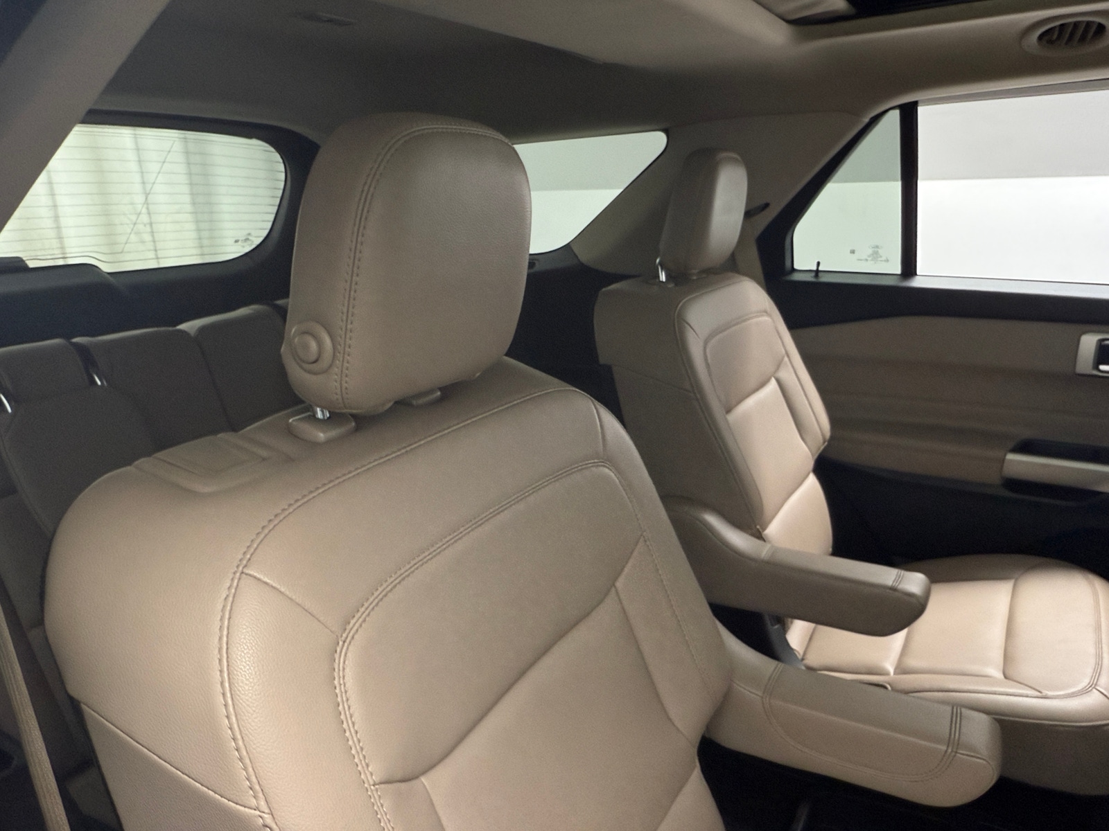 Thumbnail: 2020 Ford Explorer - 6