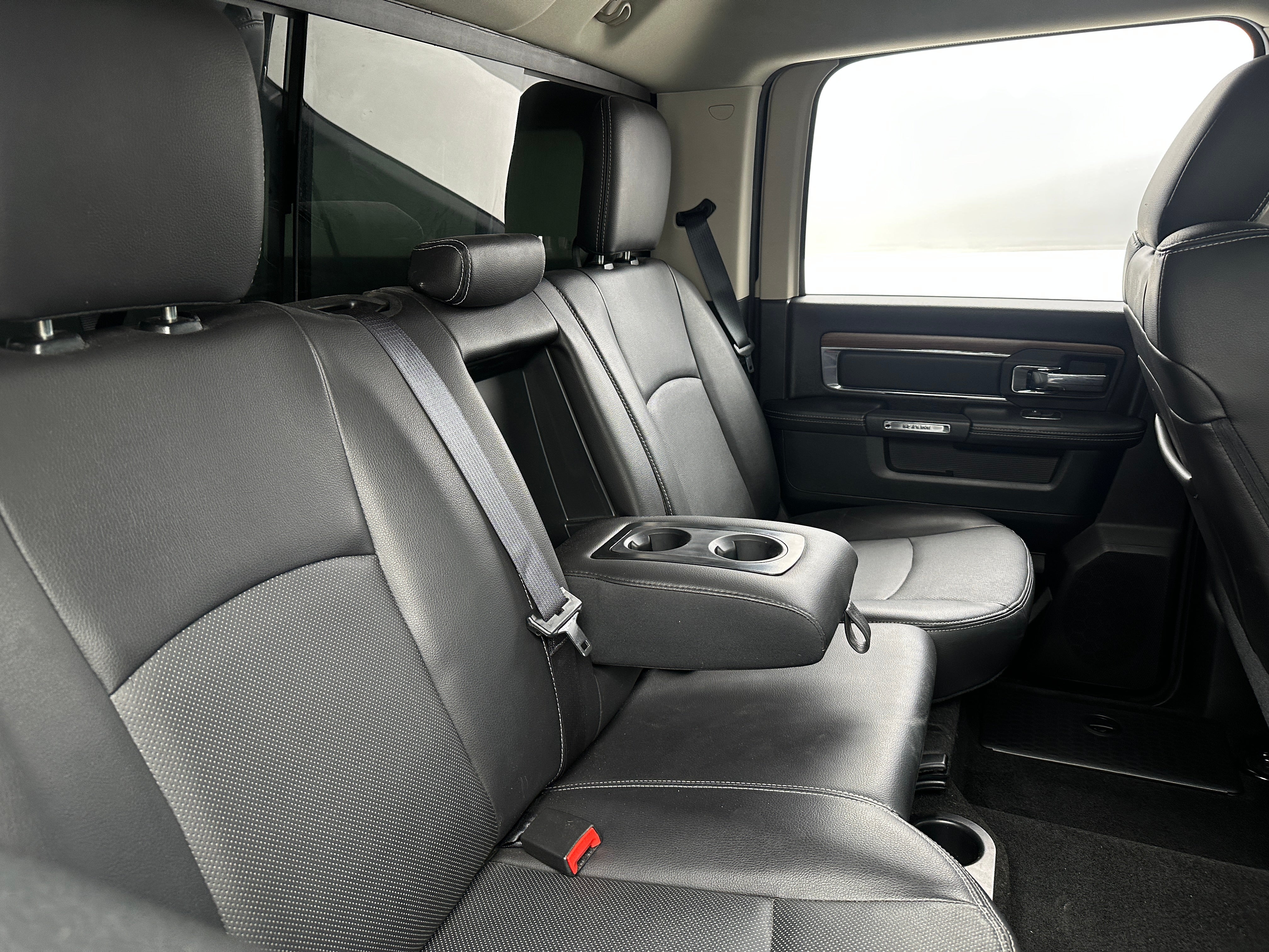 2016 RAM 1500 Laramie 5