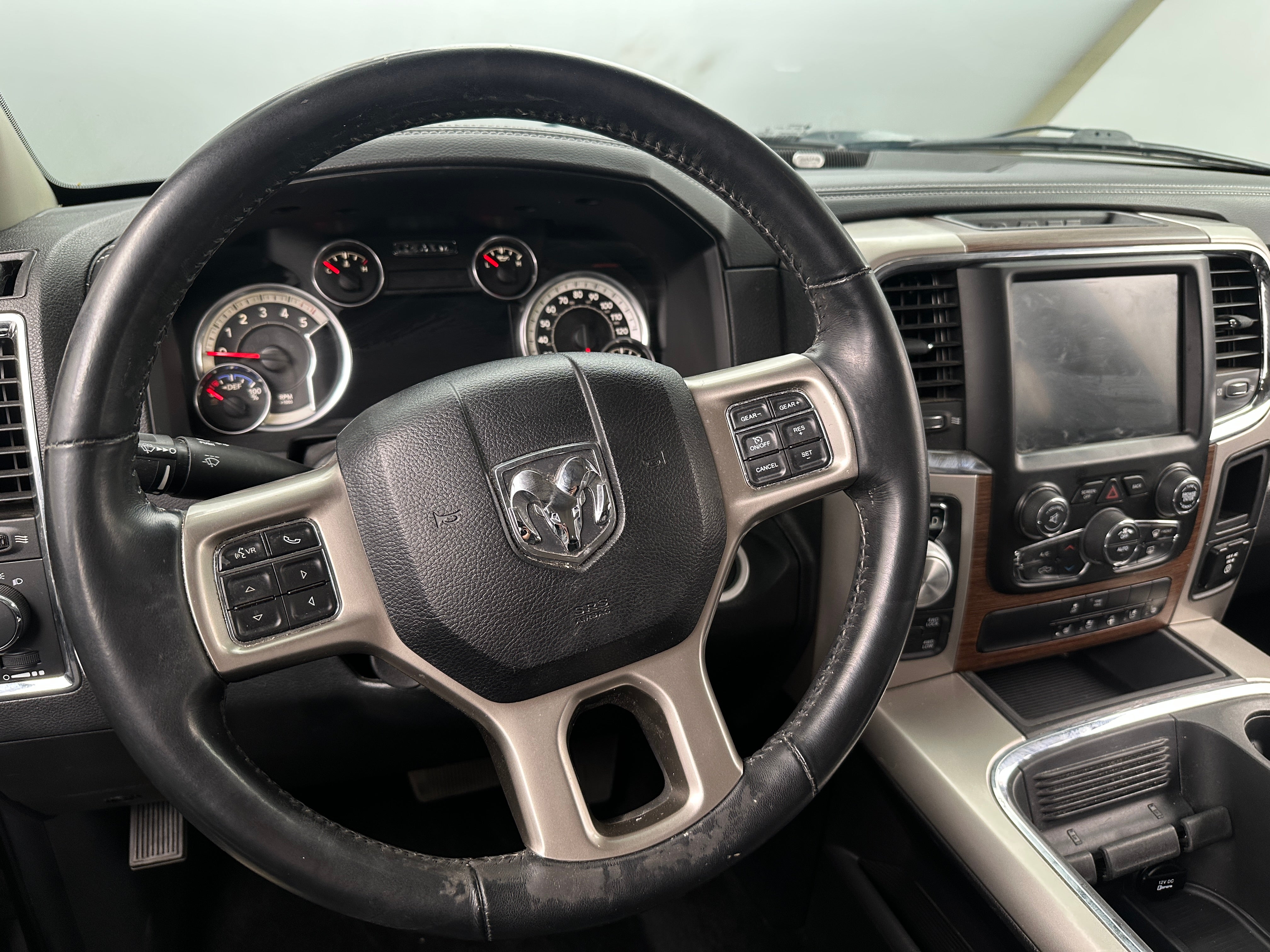 2016 RAM 1500 Laramie 4