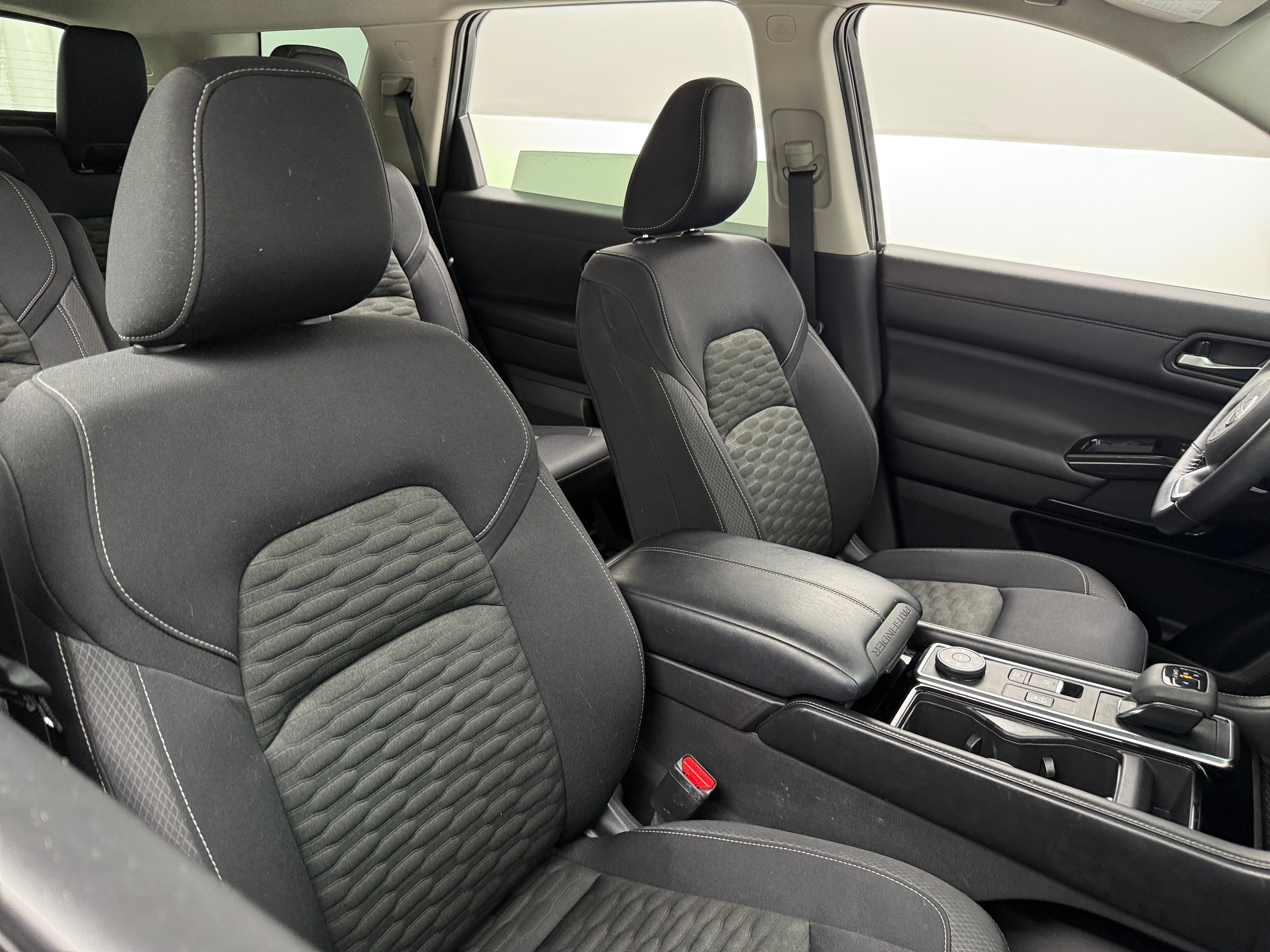 2022 Nissan Pathfinder SV 2